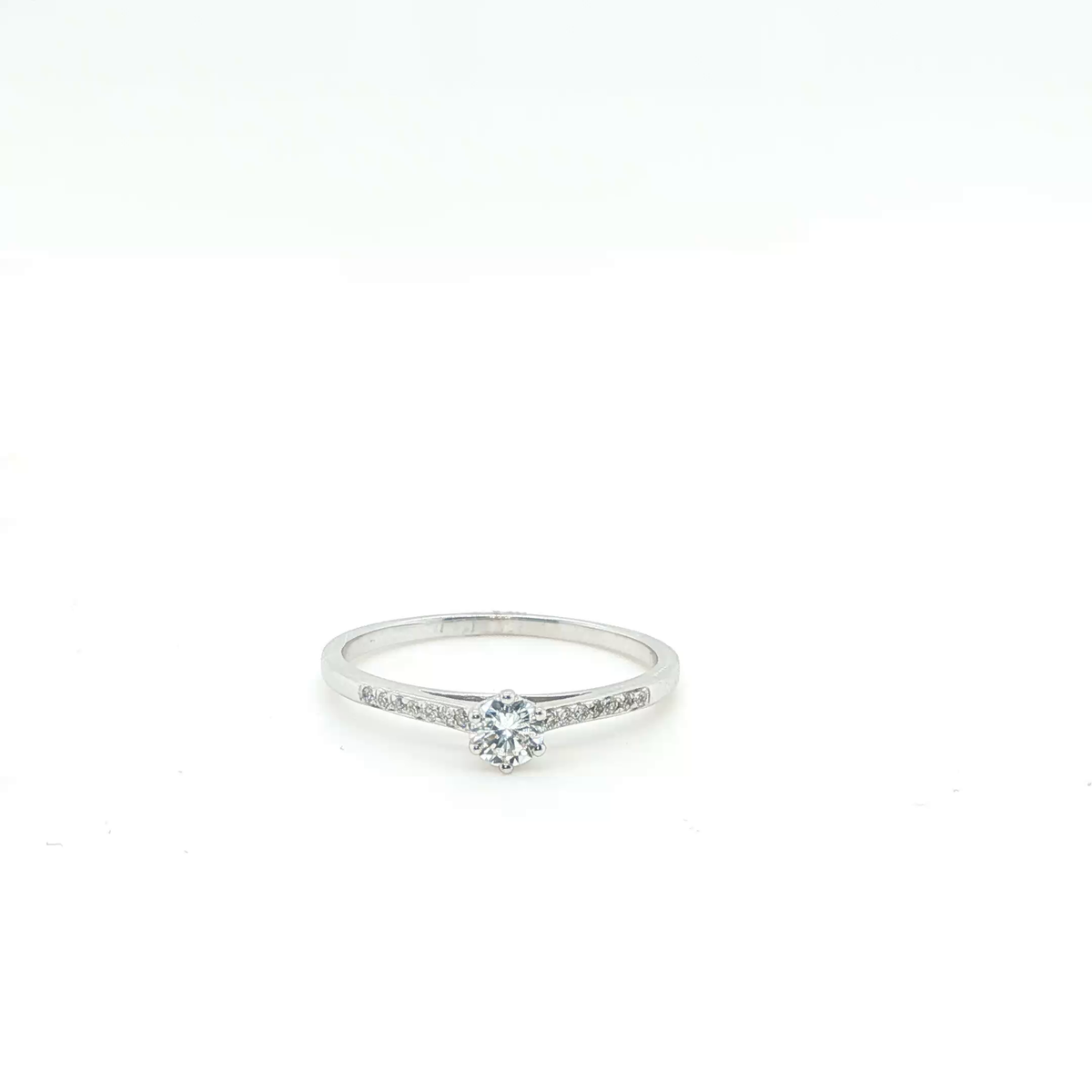 Round Brilliant Cut Diamond Engagement Ring in 18k White Gold with Pave Shank