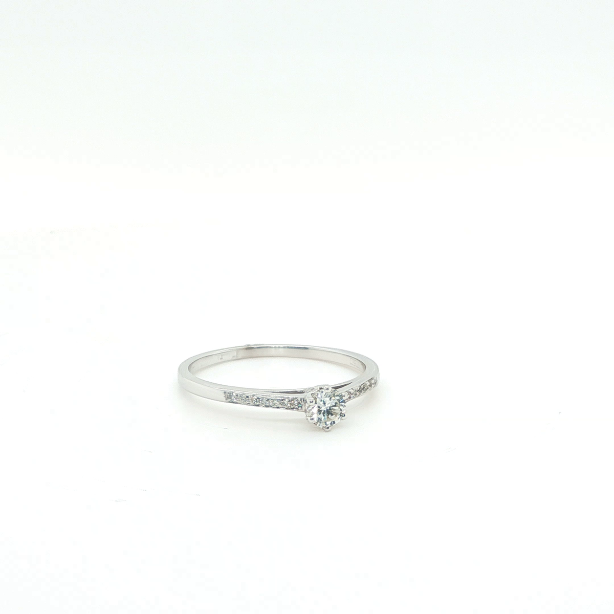 Round Brilliant Cut Diamond Engagement Ring in 18k White Gold with Pave Shank