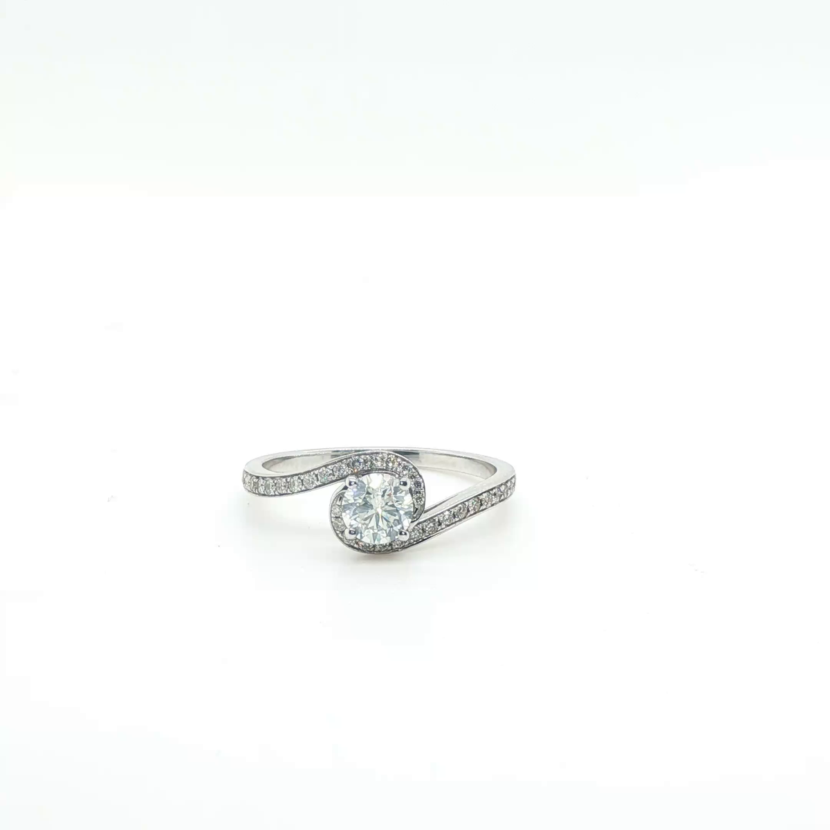 Round Brilliant Diamond Engagement Ring in Polished White Gold
