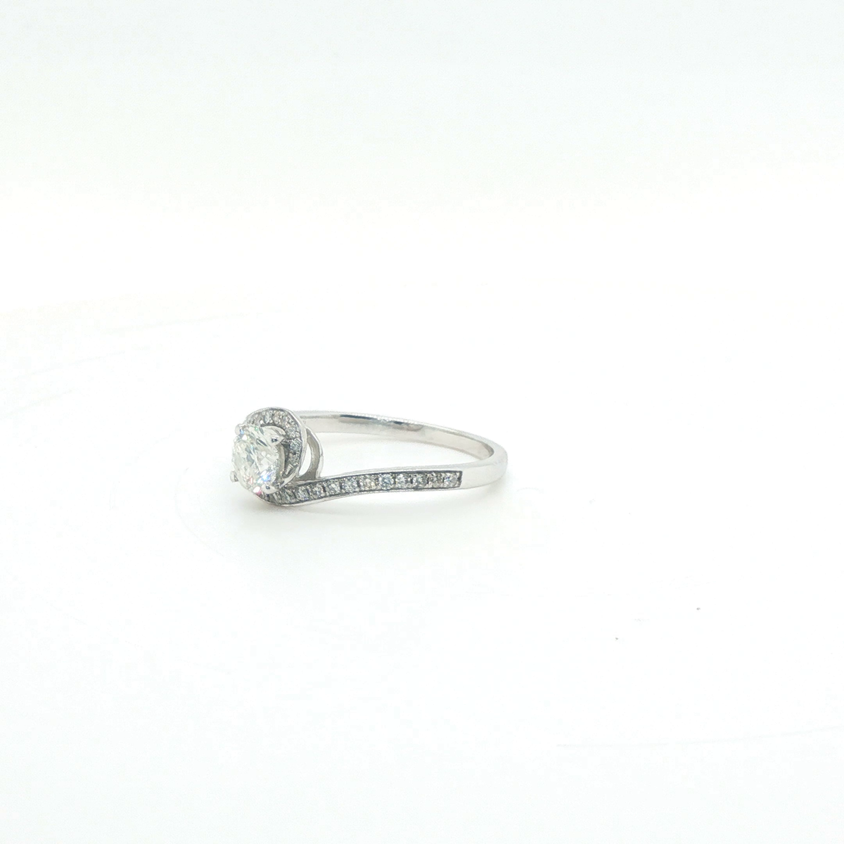 Round Brilliant Diamond Engagement Ring in Polished White Gold