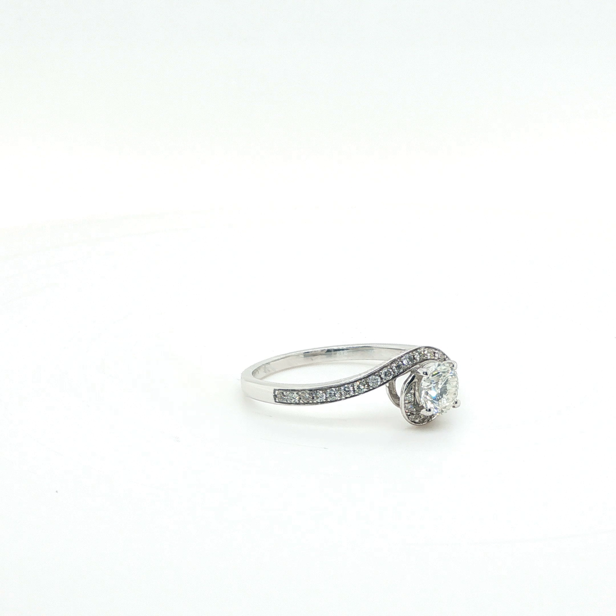Round Brilliant Diamond Engagement Ring in Polished White Gold