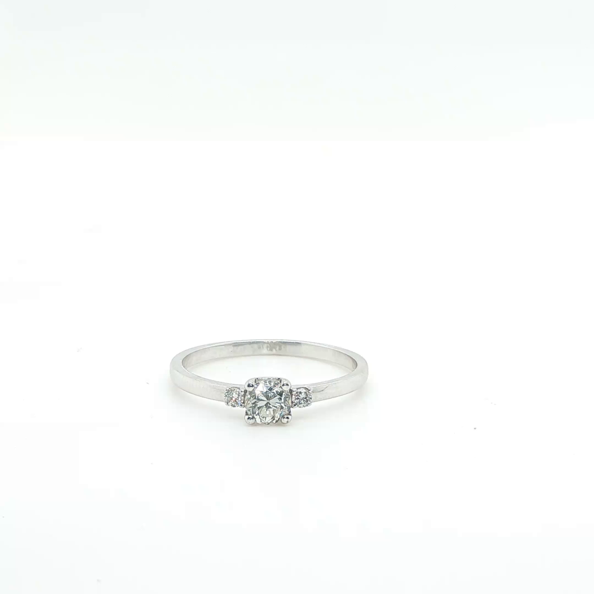 Round Brilliant Cut Diamond Multistone Ring in White Gold