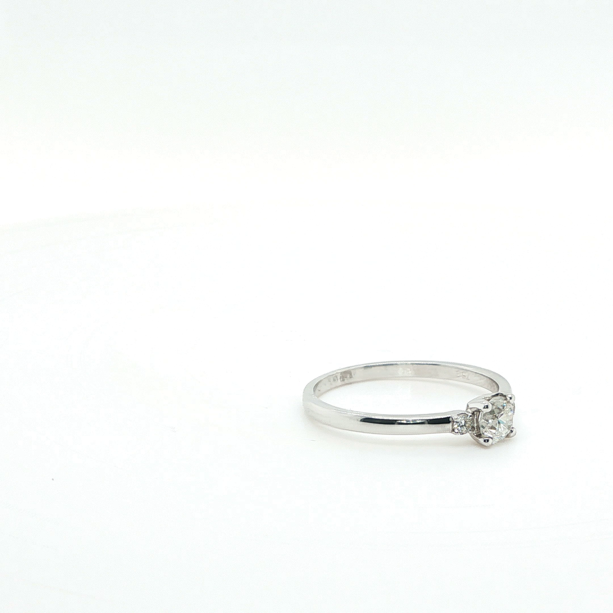 Round Brilliant Cut Diamond Multistone Ring in White Gold