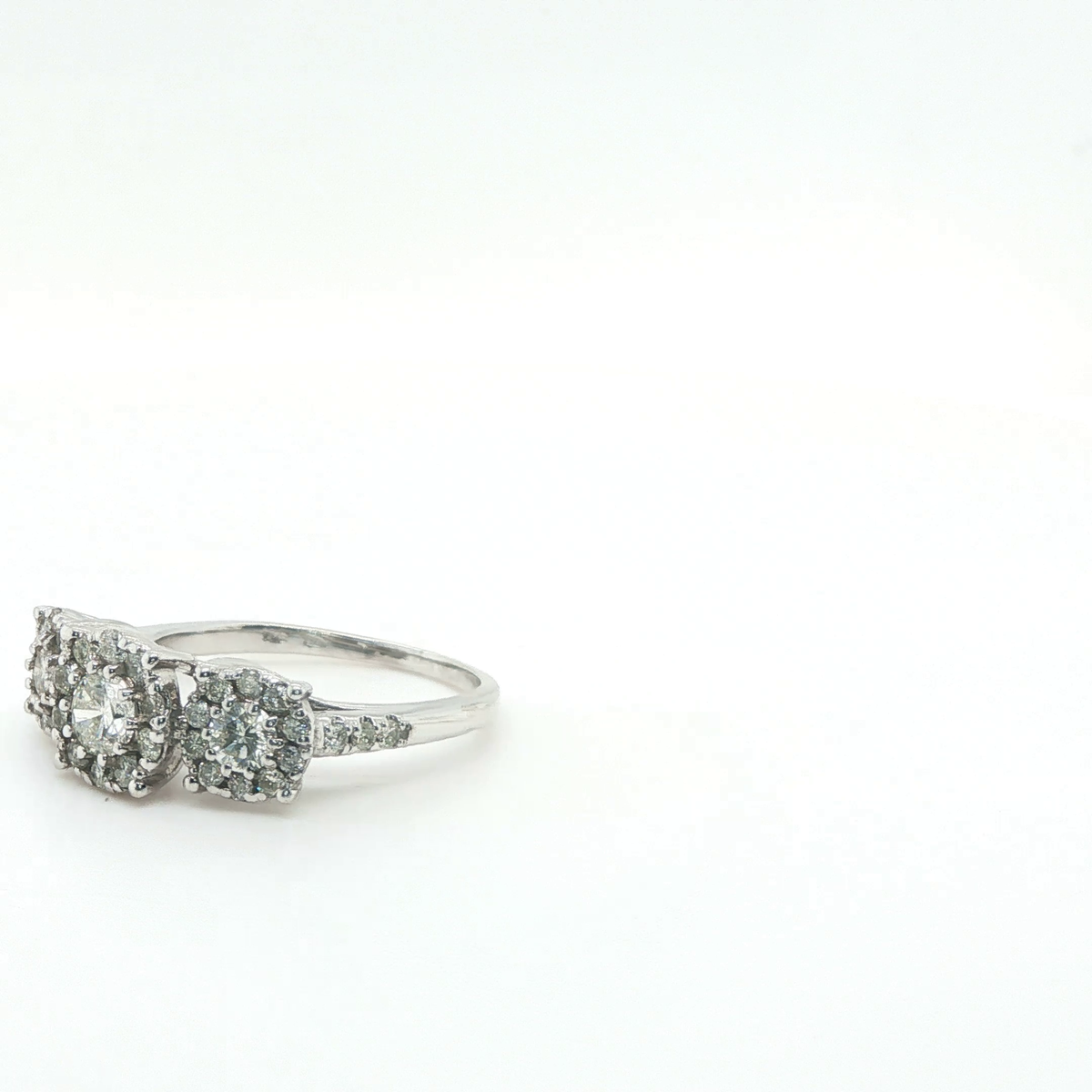 Elegant Round Brilliant Diamond Multistone Ring in White Gold