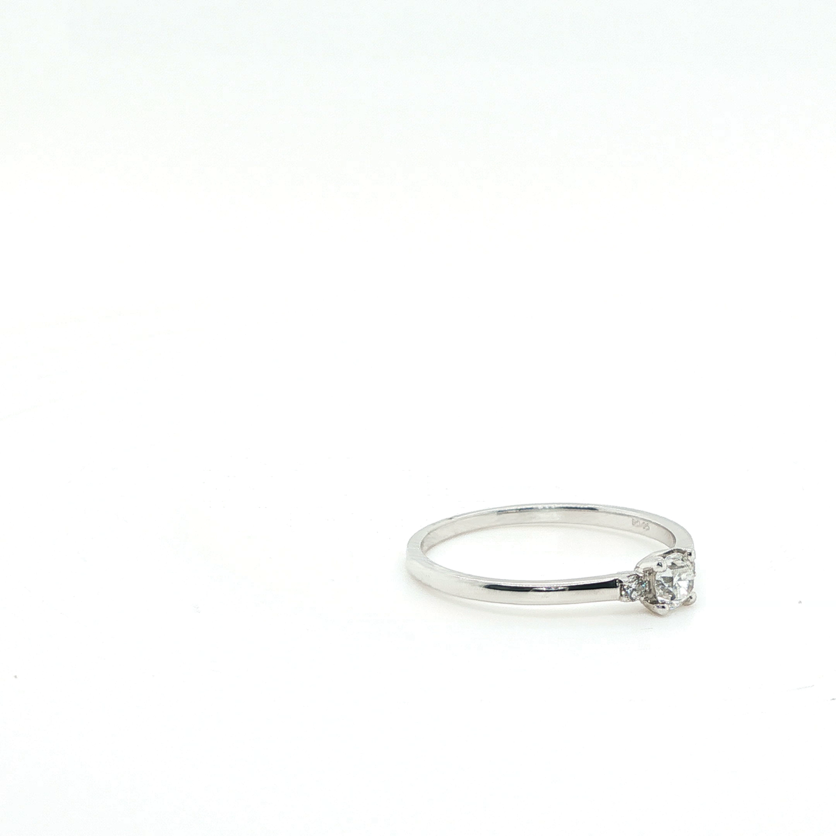 White Gold Round Brilliant Cut Multi-Stone Diamond Ring