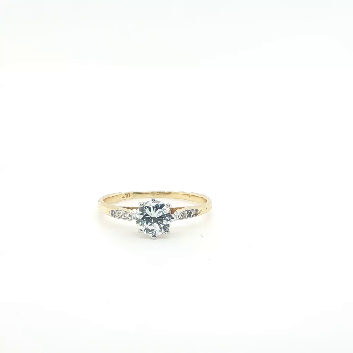 Classic Round Brilliant Diamond Engagement Ring in Polished Yellow Gold