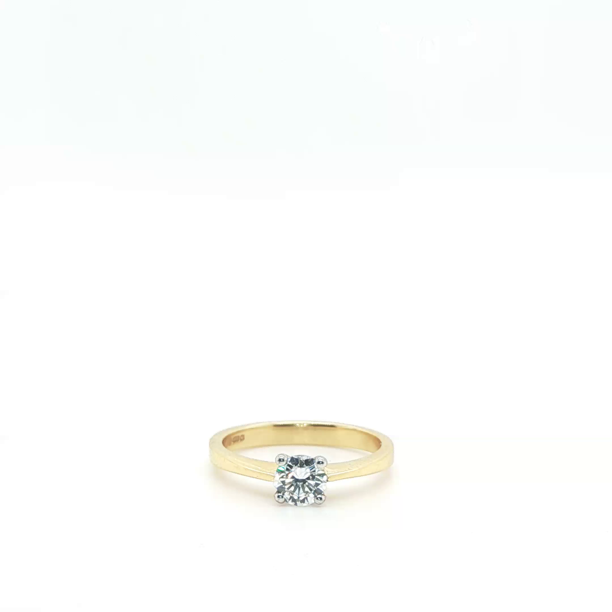 Round Brilliant Cut Diamond Solitaire Ring in Yellow Gold
