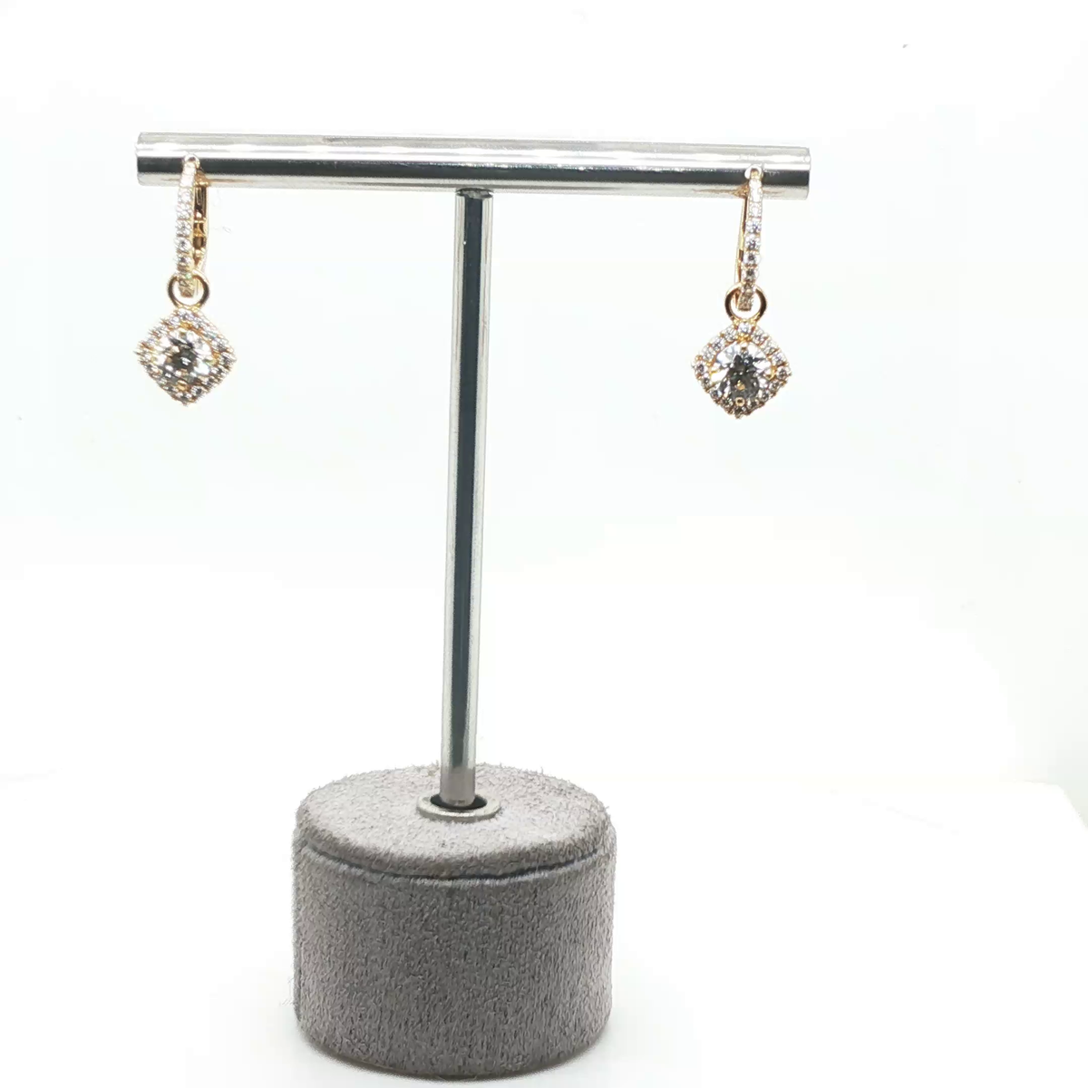 Cushion Cut Brilliant Diamond Drop Earrings in Yellow Gold