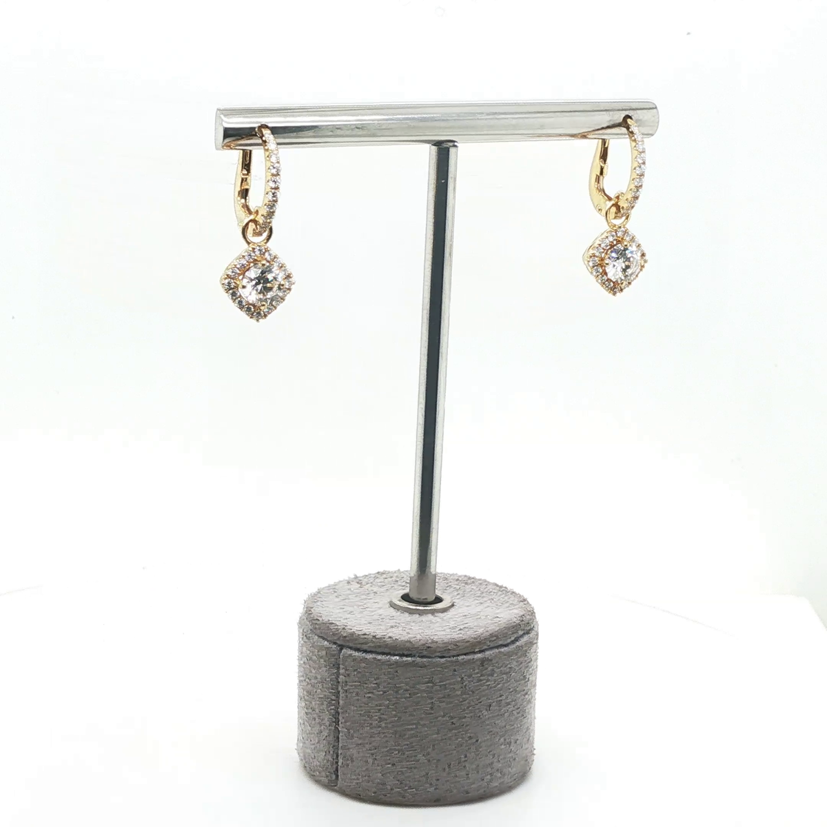 Cushion Cut Brilliant Diamond Drop Earrings in Yellow Gold