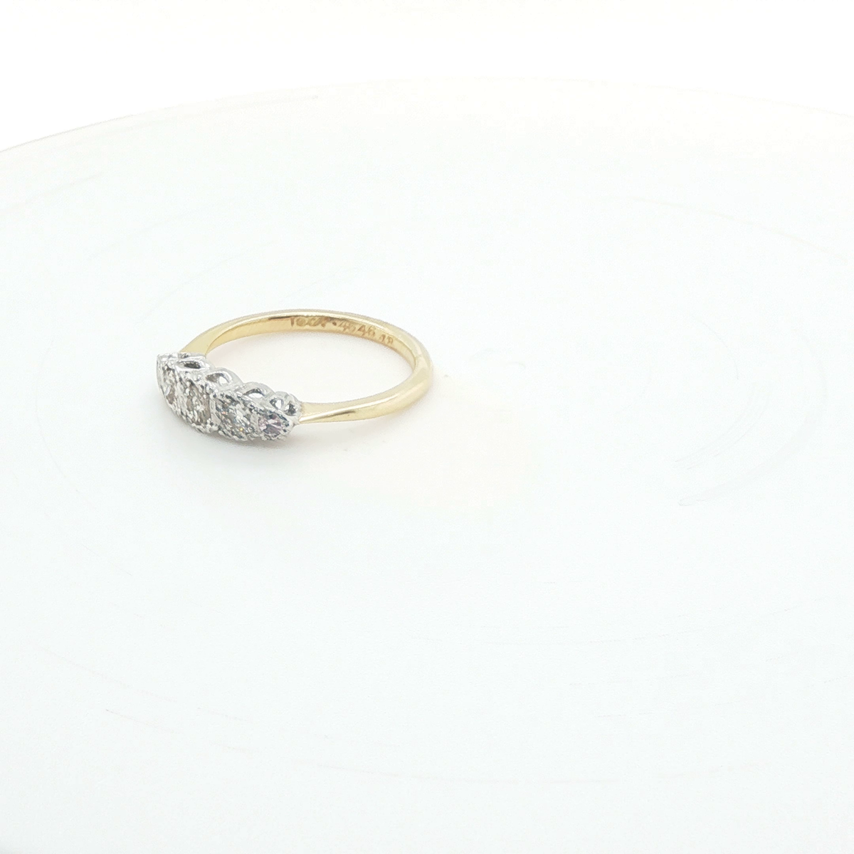 Round Brilliant-Cut Diamond Multi-Stone Ring in Polished Yellow Gold