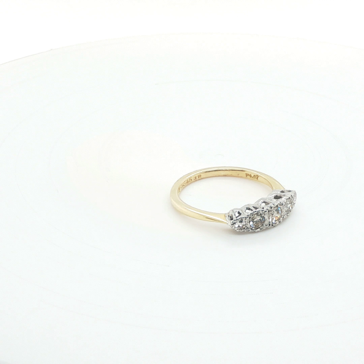 Round Brilliant-Cut Diamond Multi-Stone Ring in Polished Yellow Gold