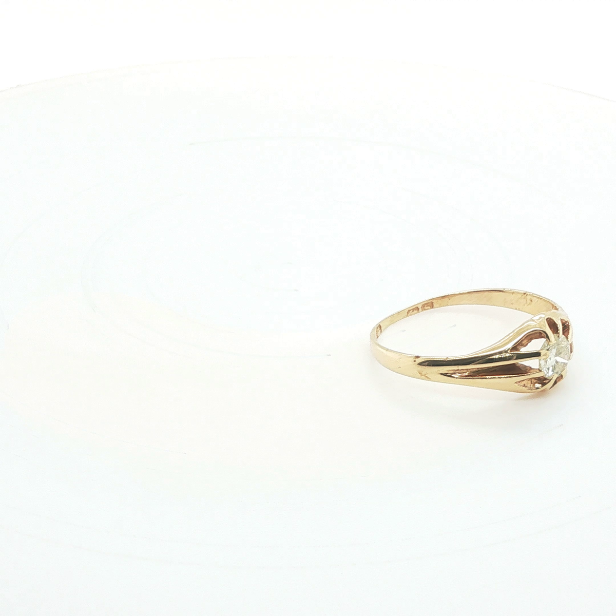 Classic Round Brilliant Cut Diamond Solitaire Ring in 18K Yellow Gold