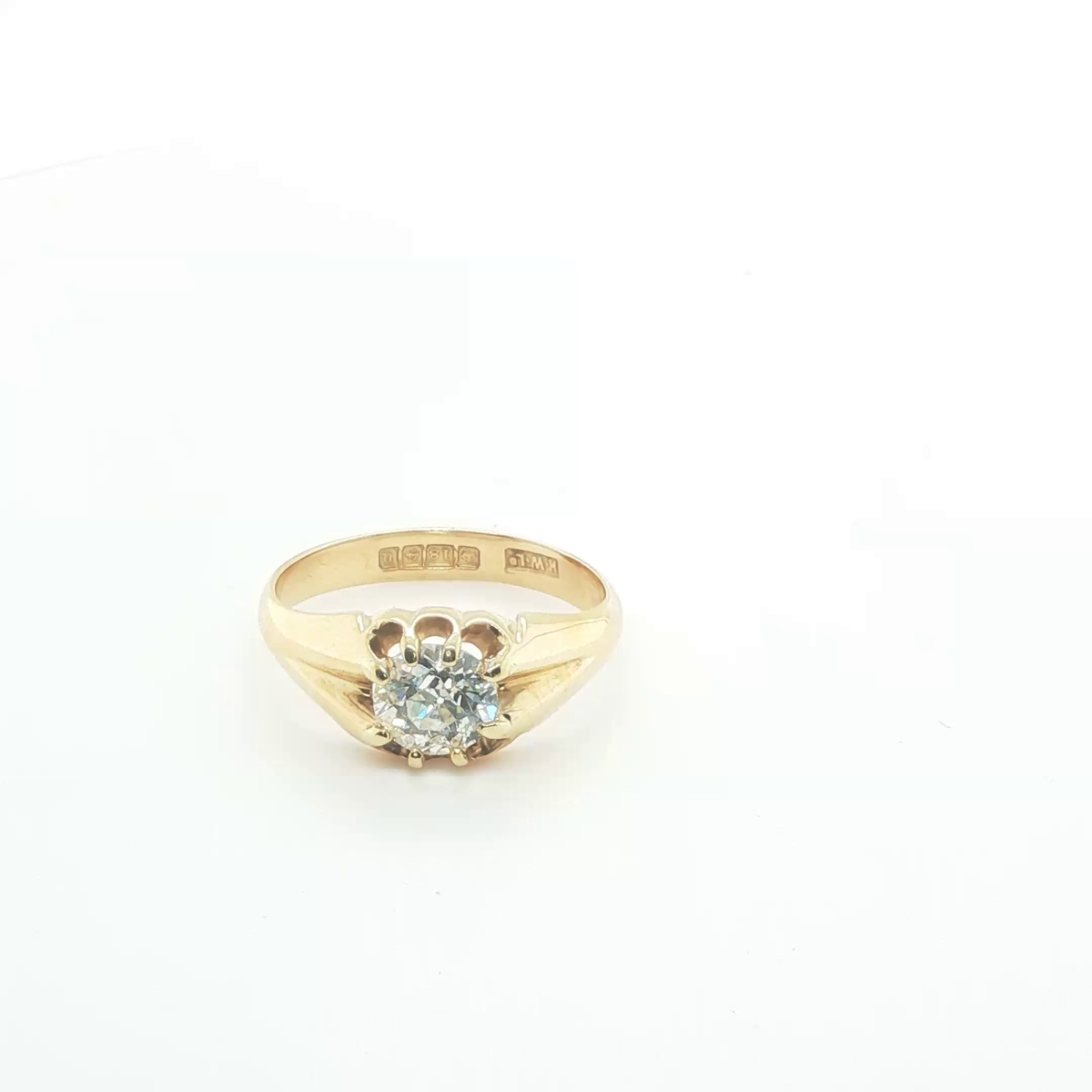 Round Brilliant Cut Diamond Solitaire Ring in Yellow Gold