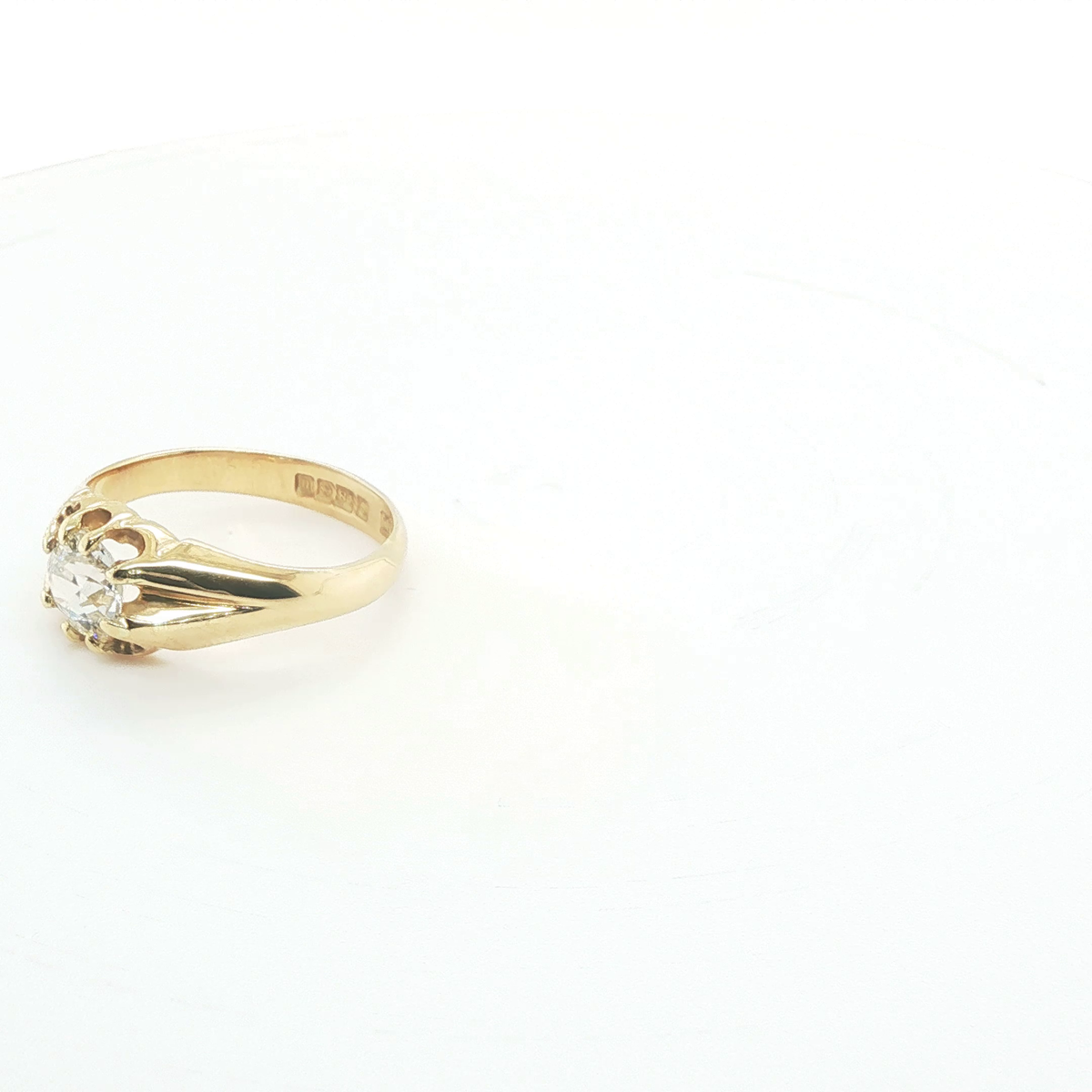 Round Brilliant Cut Diamond Solitaire Ring in Yellow Gold