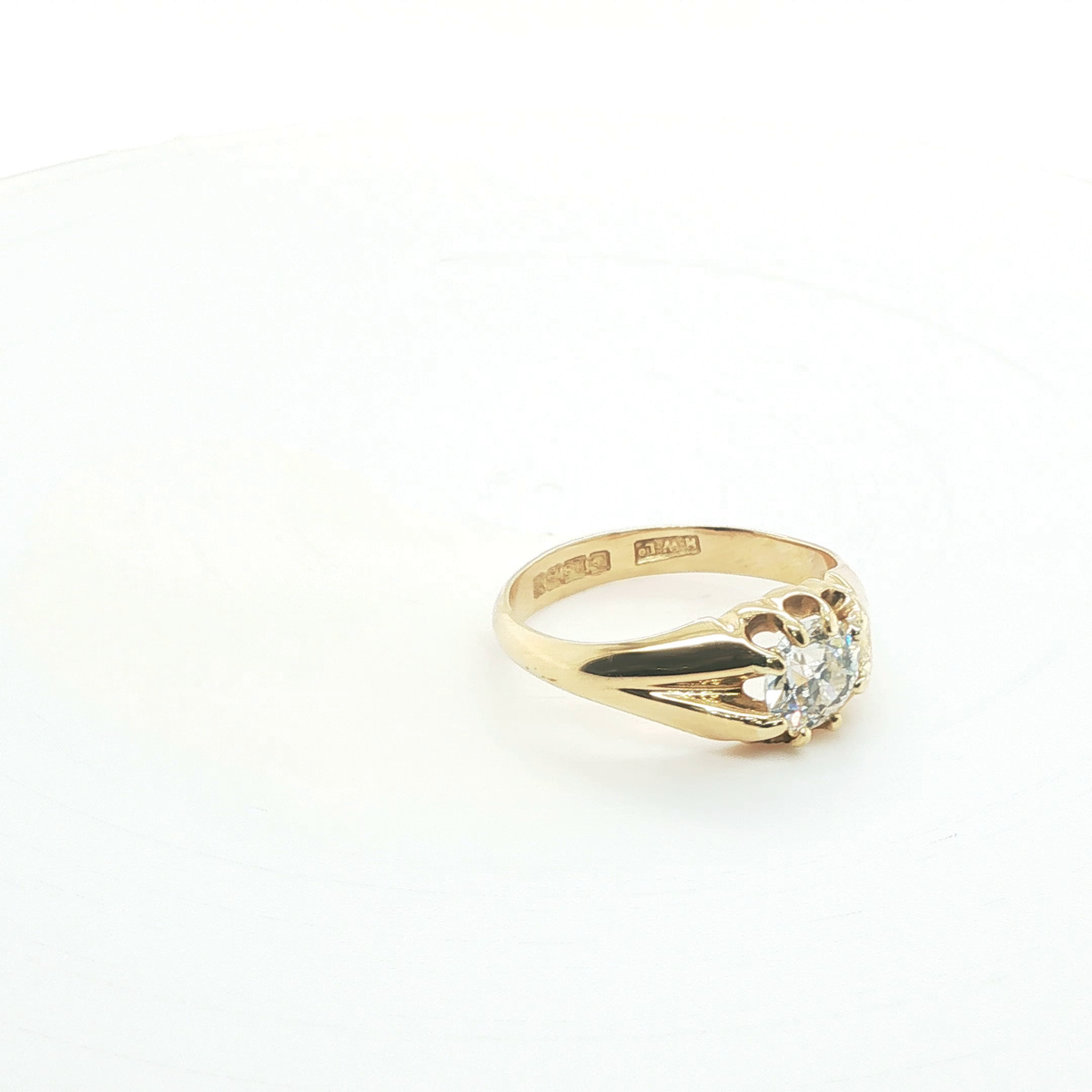 Round Brilliant Cut Diamond Solitaire Ring in Yellow Gold