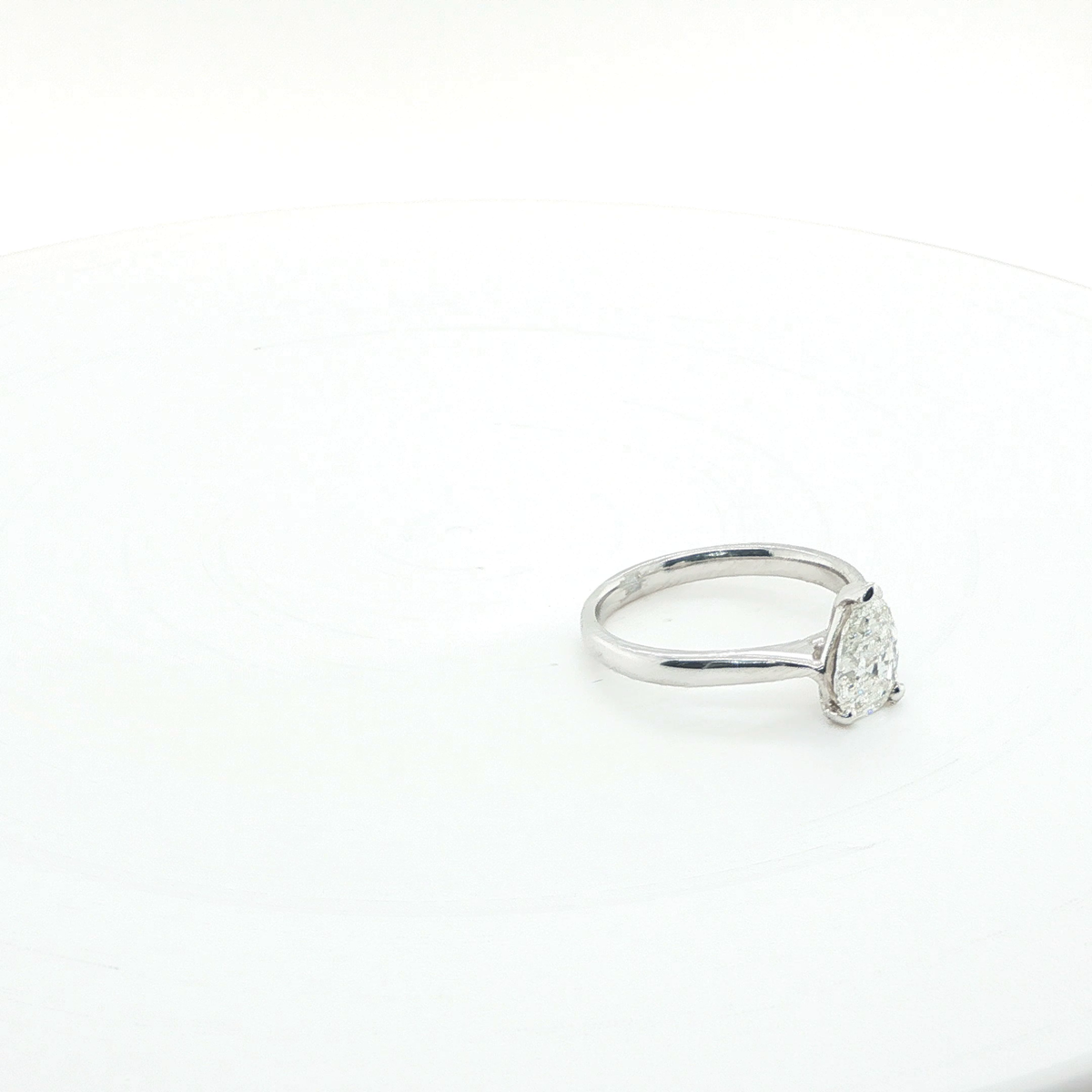 Pear-Shaped Brilliant-Cut Diamond Solitaire Ring in Polished Platinum