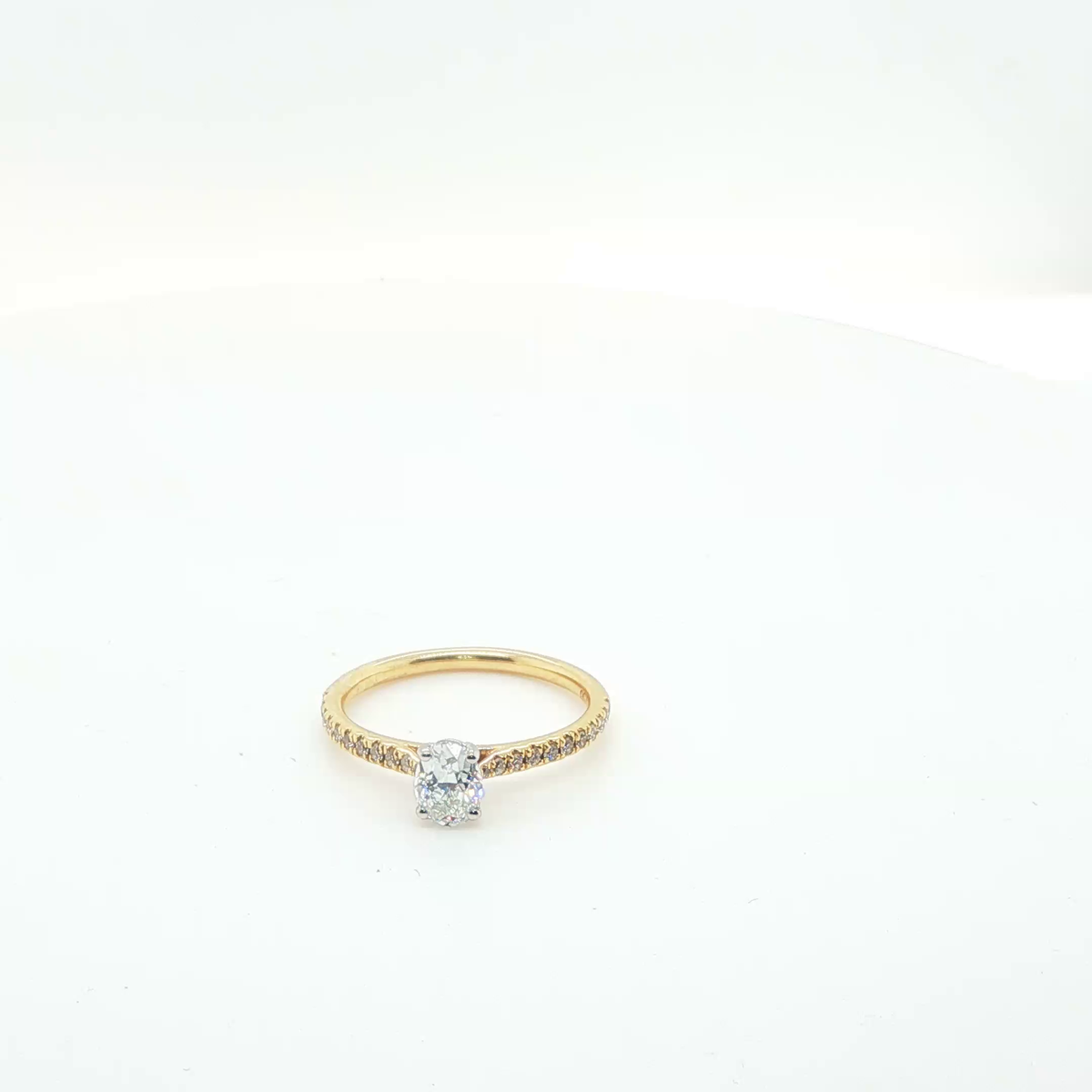 Classic Oval Brilliant Diamond Engagement Ring in 18k Yellow Gold