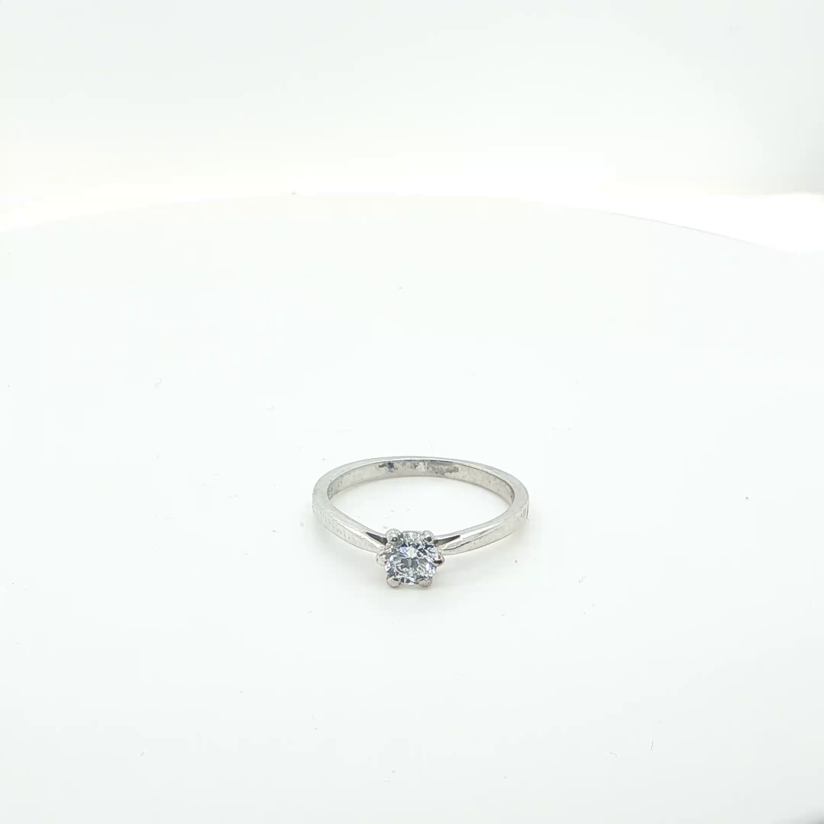 Round Brilliant Diamond Solitaire Ring in Platinum