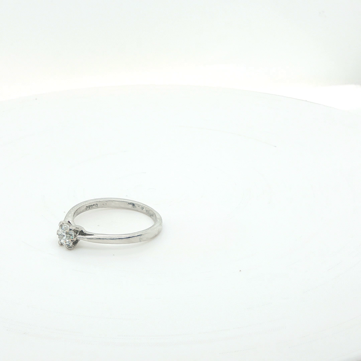 Round Brilliant Diamond Solitaire Ring in Platinum