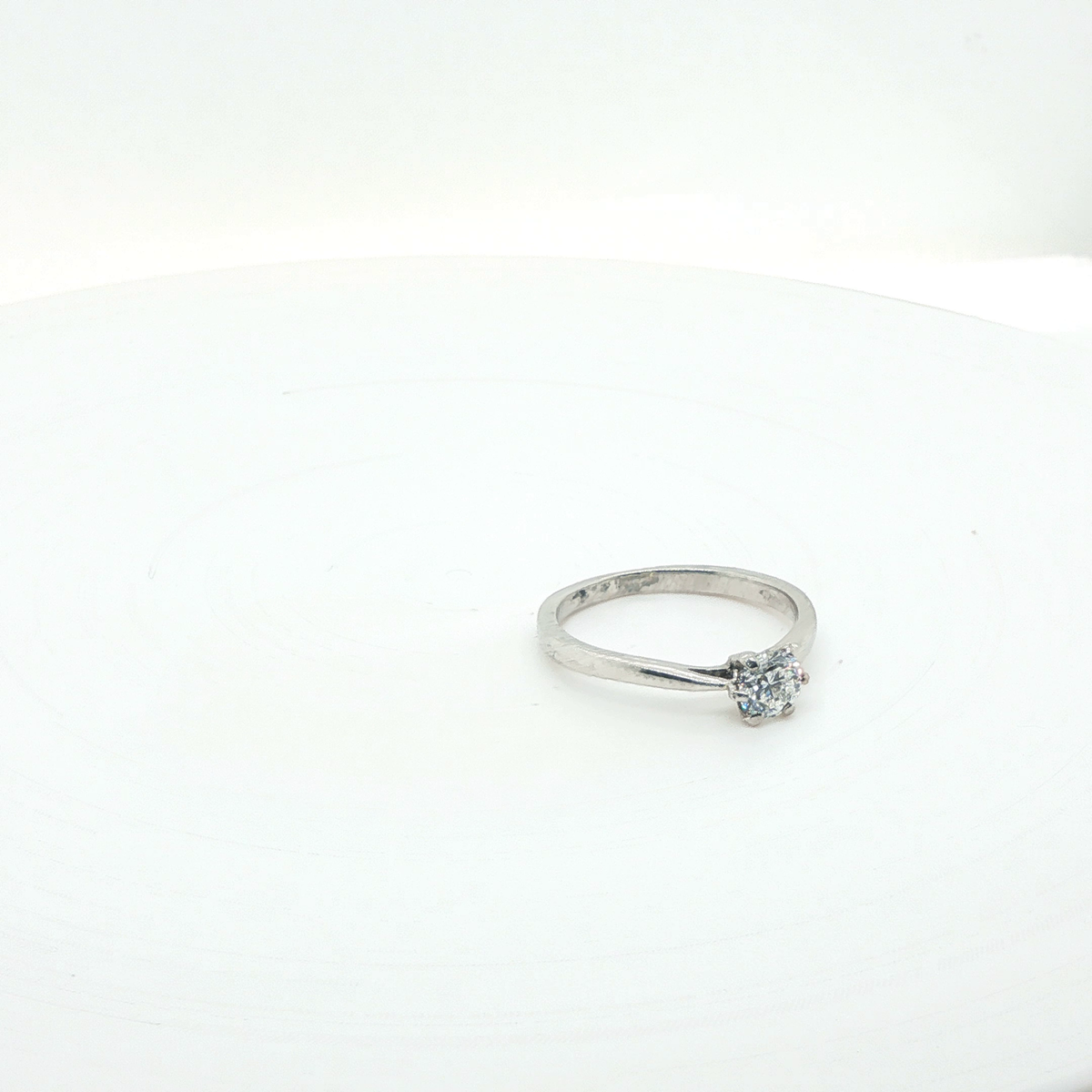 Round Brilliant Diamond Solitaire Ring in Platinum