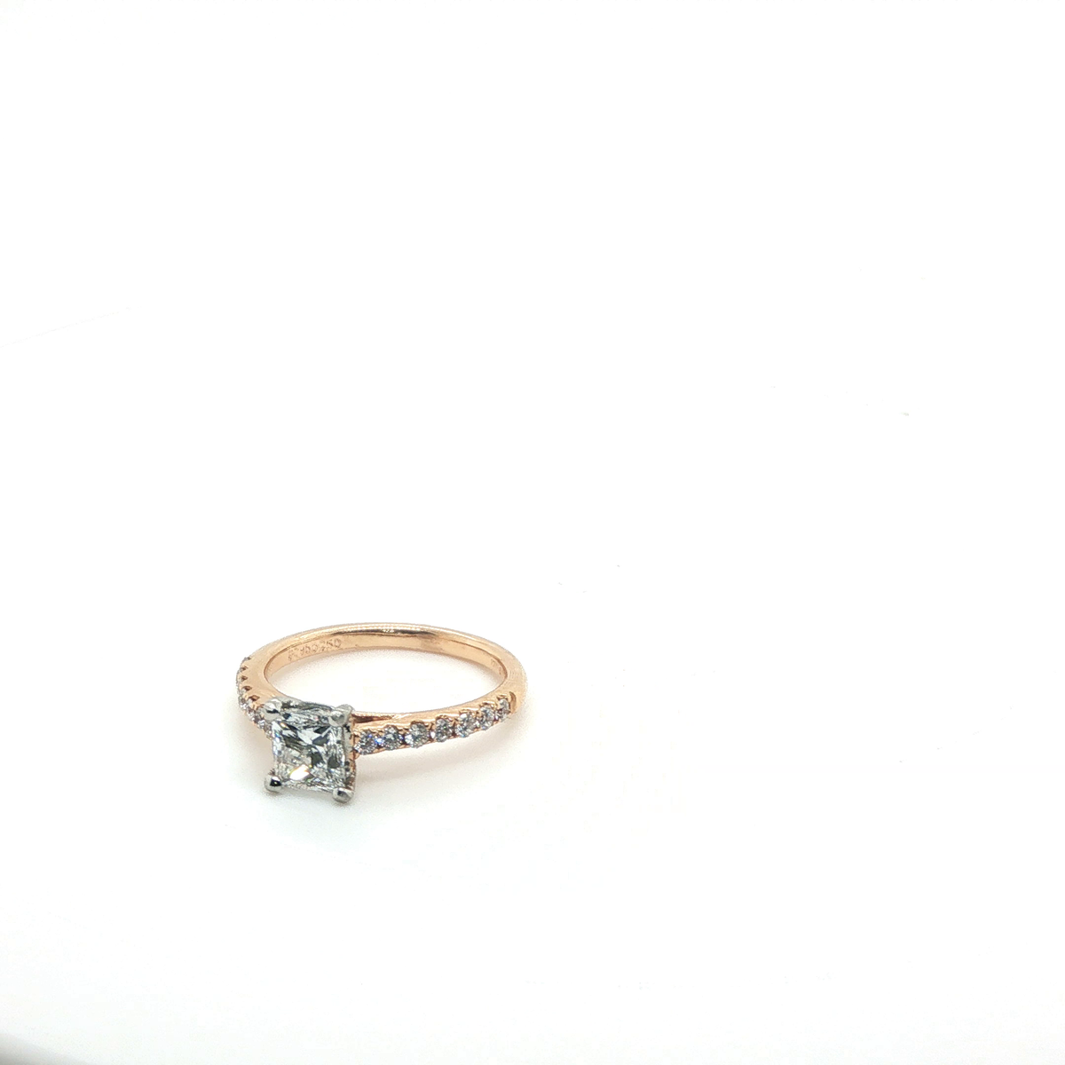 Cushion Cut Brilliant Diamond Engagement Ring in 18k Rose Gold