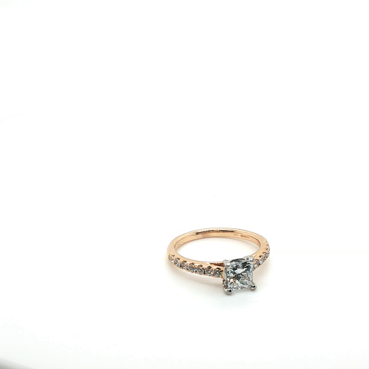 Cushion Cut Brilliant Diamond Engagement Ring in 18k Rose Gold