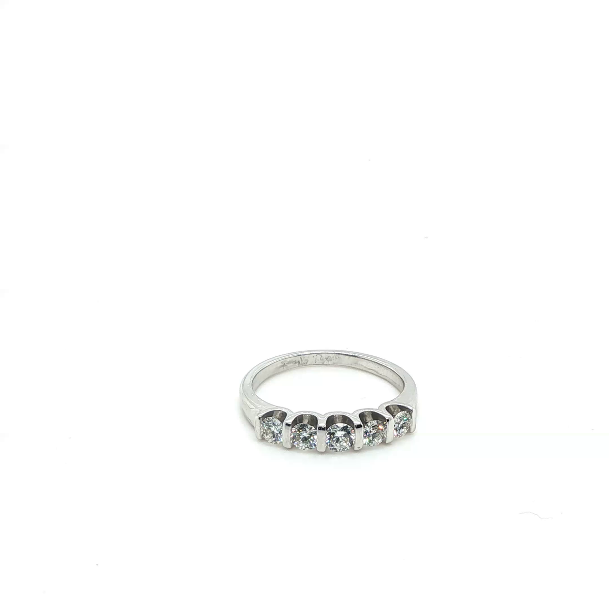 Round Brilliant Cut Diamond Wedding Ring in Polished Platinum