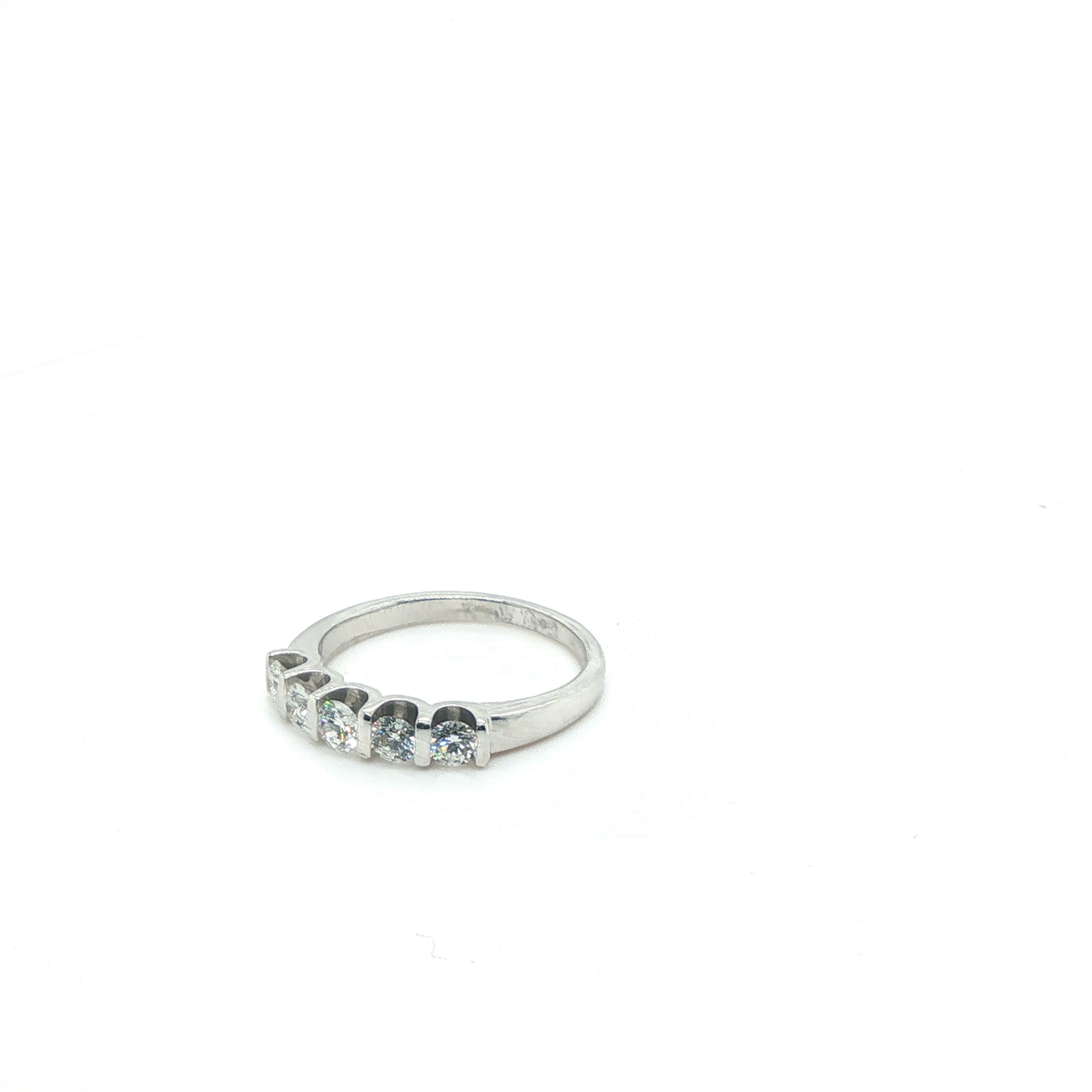 Round Brilliant Cut Diamond Wedding Ring in Polished Platinum
