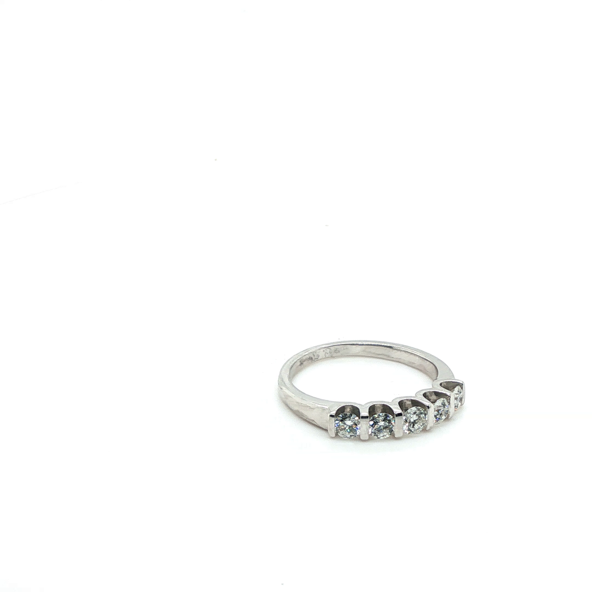 Round Brilliant Cut Diamond Wedding Ring in Polished Platinum