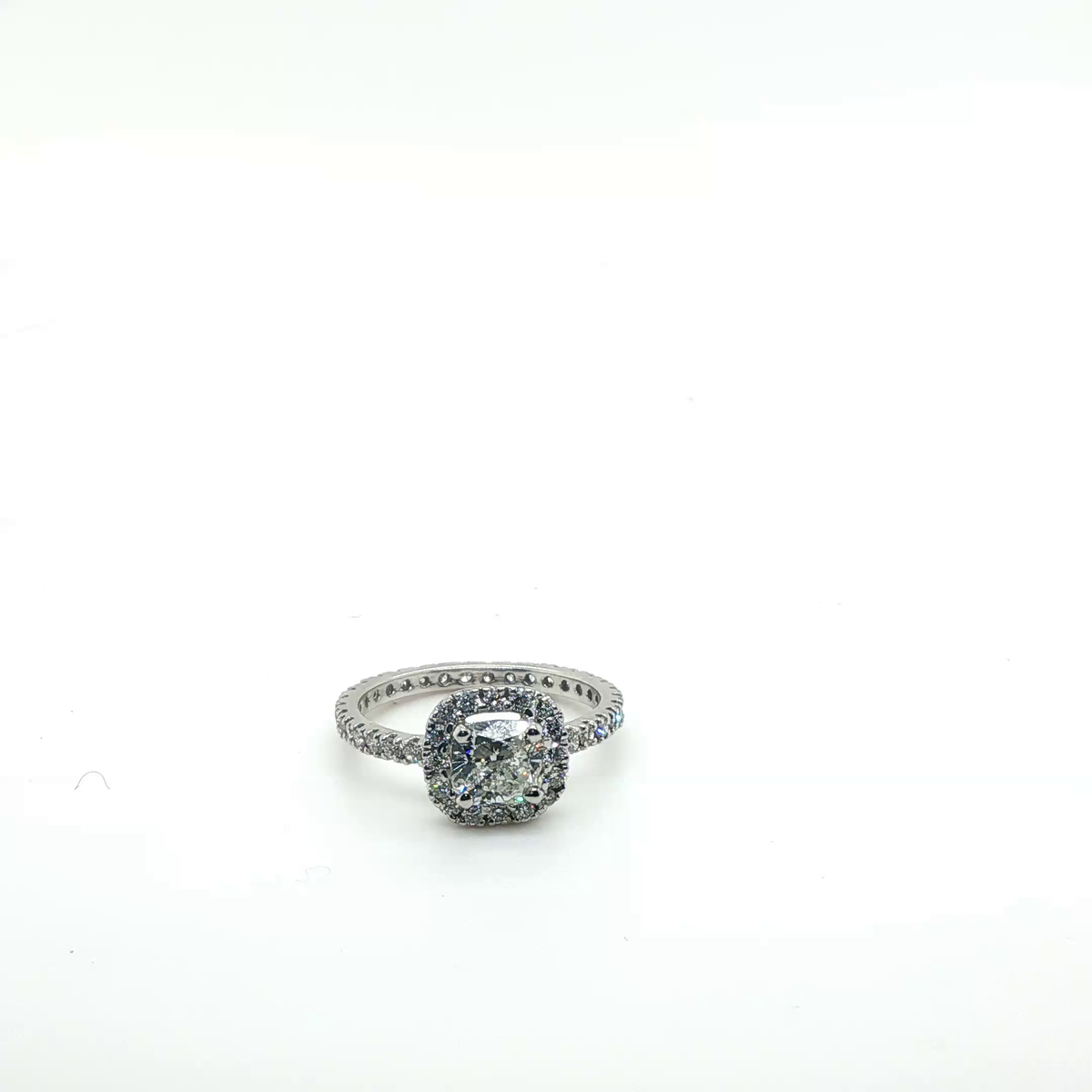 Cushion Cut Brilliant Diamond Engagement Ring in 18k White Gold