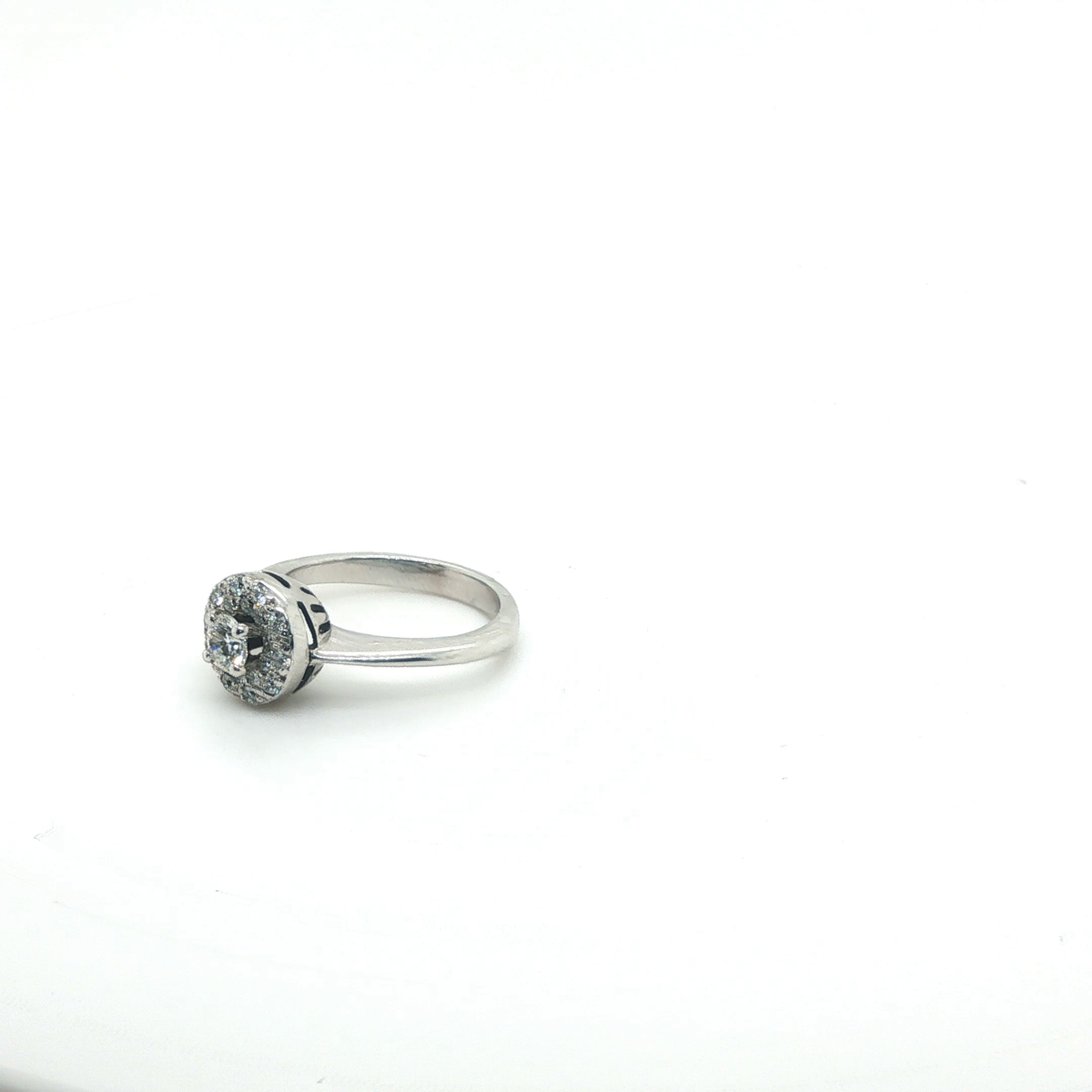 Round Brilliant Diamond Solitaire Engagement Ring in White Gold