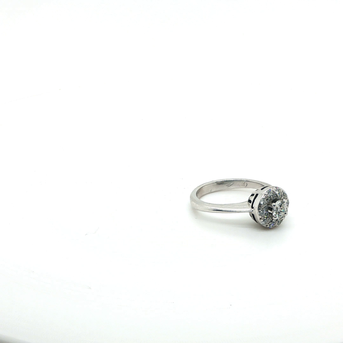 Round Brilliant Diamond Solitaire Engagement Ring in White Gold