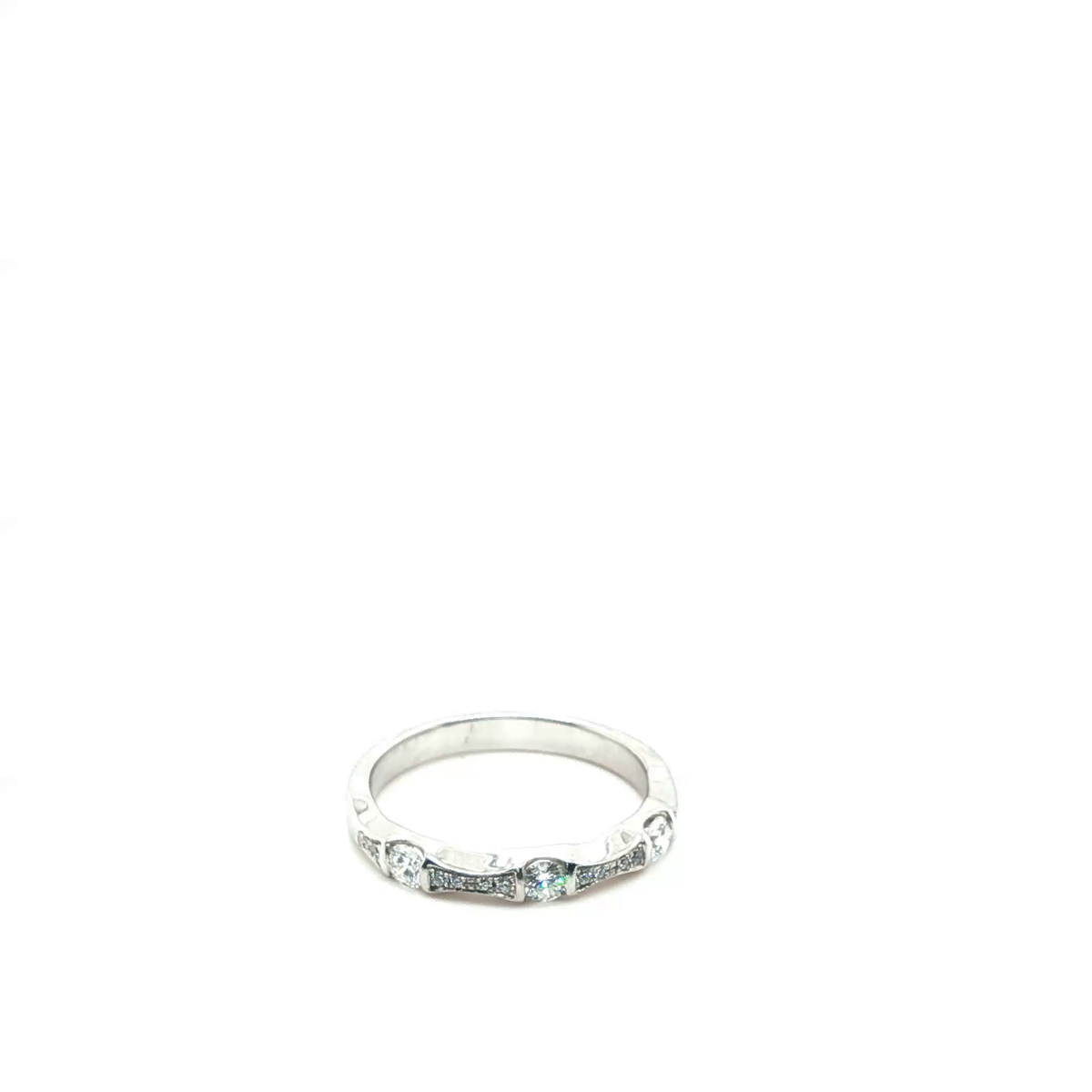 Round Brilliant-Cut Diamond Wedding Ring in Polished Platinum