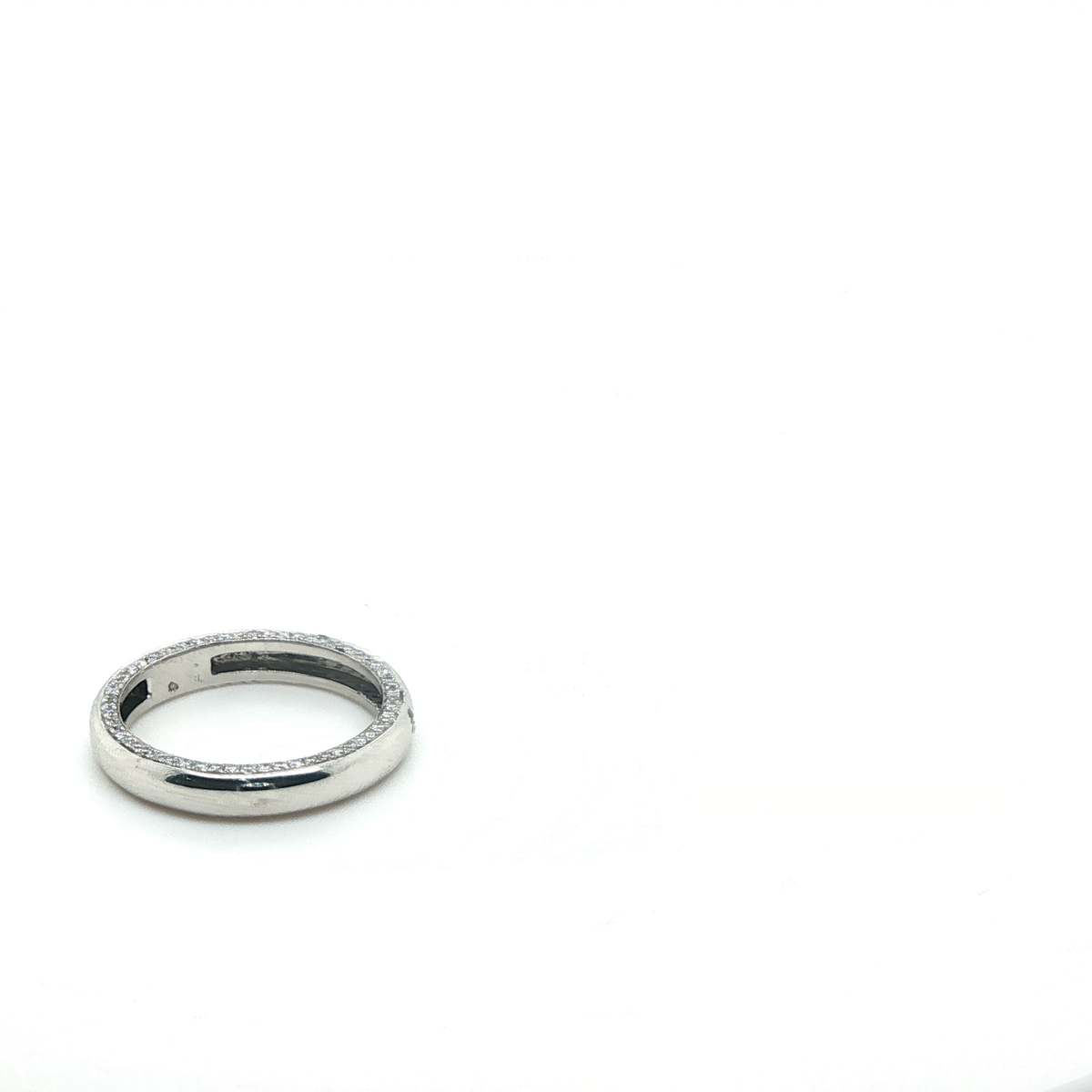 Round Brilliant Cut Diamond Full Eternity Ring in White Gold