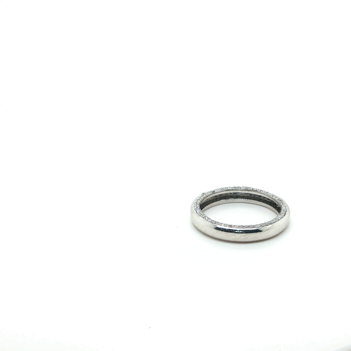 Round Brilliant Cut Diamond Full Eternity Ring in White Gold