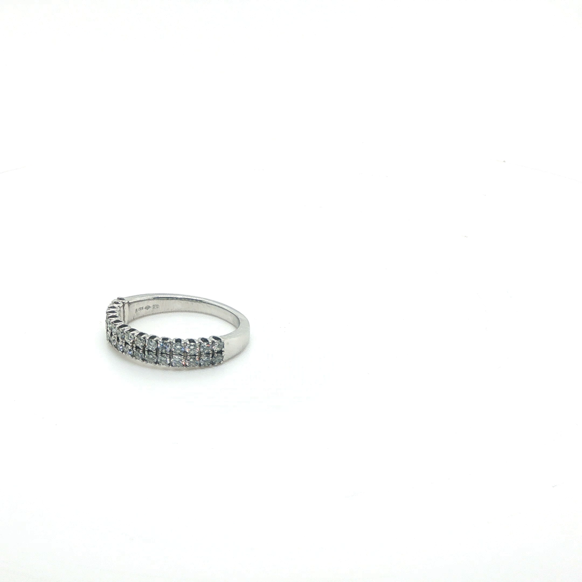 Round Brilliant Diamond Eternity Band in Polished Platinum