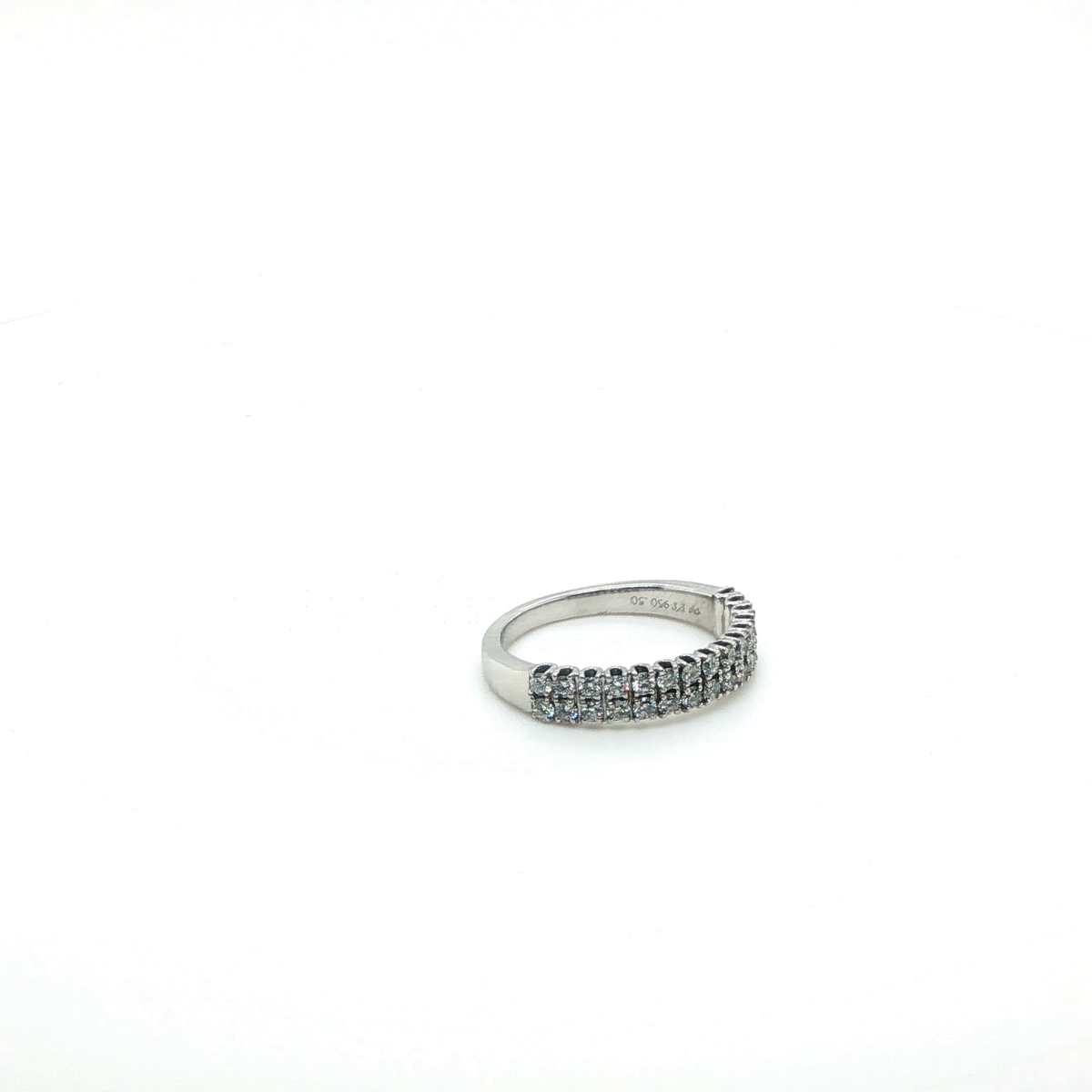 Round Brilliant Diamond Eternity Band in Polished Platinum