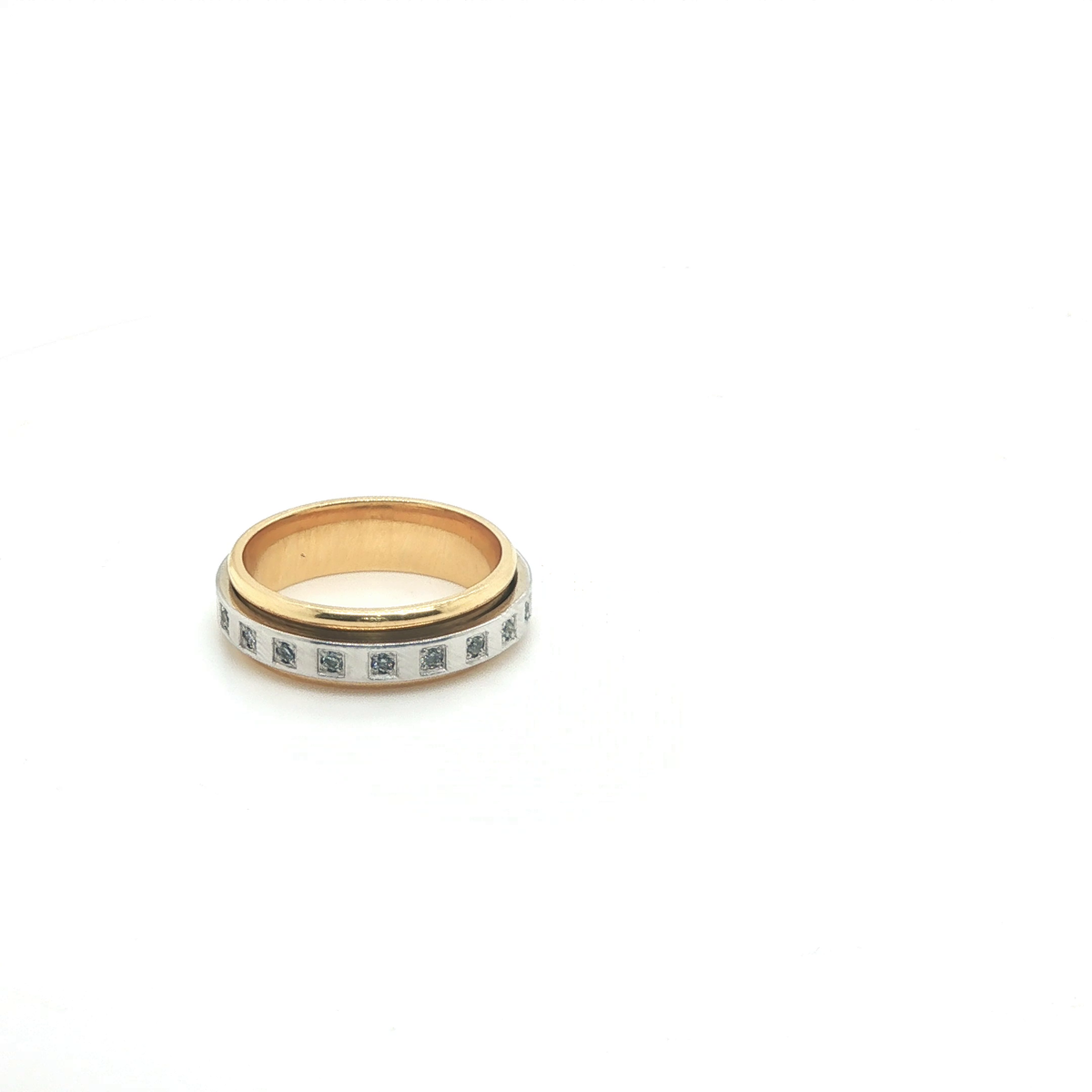 Engraved Yellow Gold Brilliant Round Diamond Band Ring
