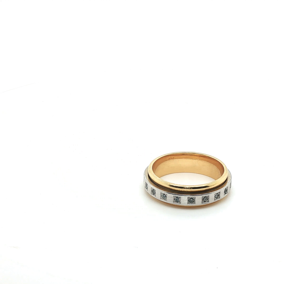 Engraved Yellow Gold Brilliant Round Diamond Band Ring