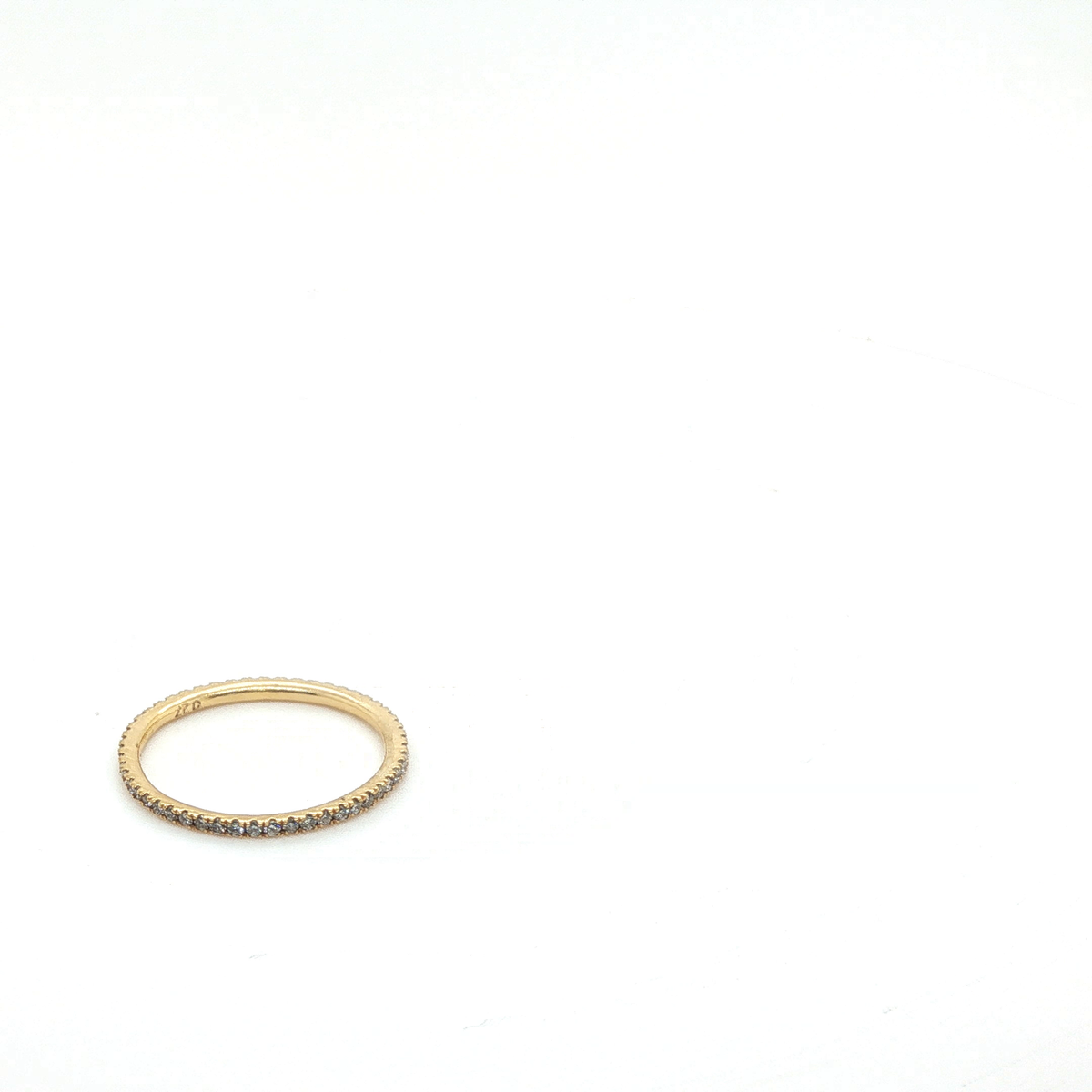 Round Brilliant Cut Diamond Eternity Ring in Yellow Gold