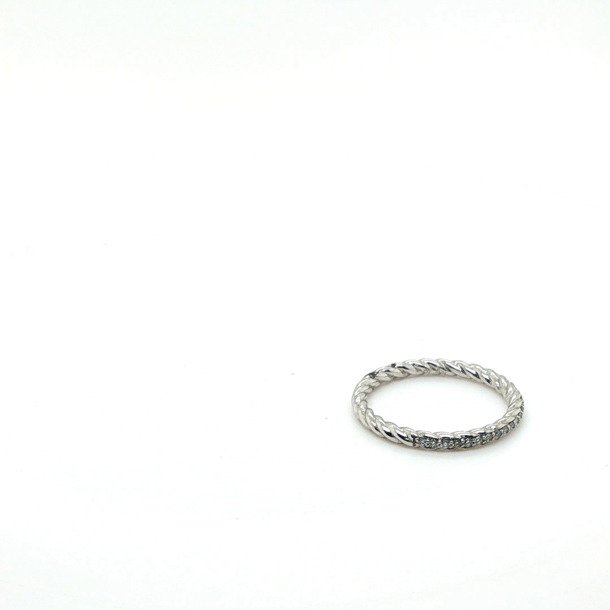 Round Brilliant-Cut Diamond Full Eternity Band in White Gold