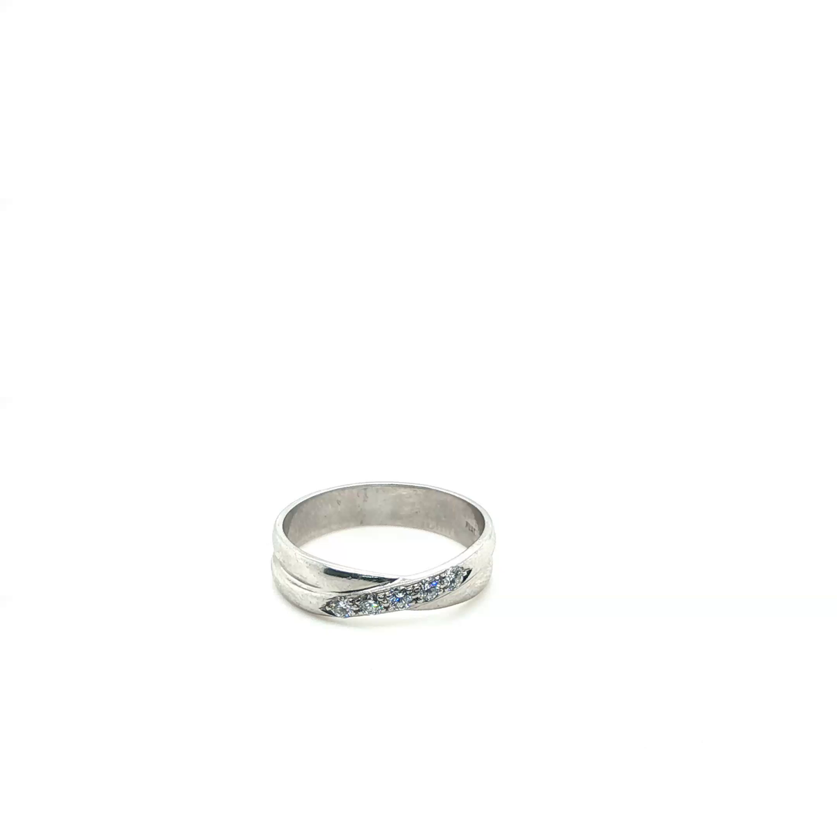 Round Brilliant Diamond Platinum Wedding Band with Engraved Interior
