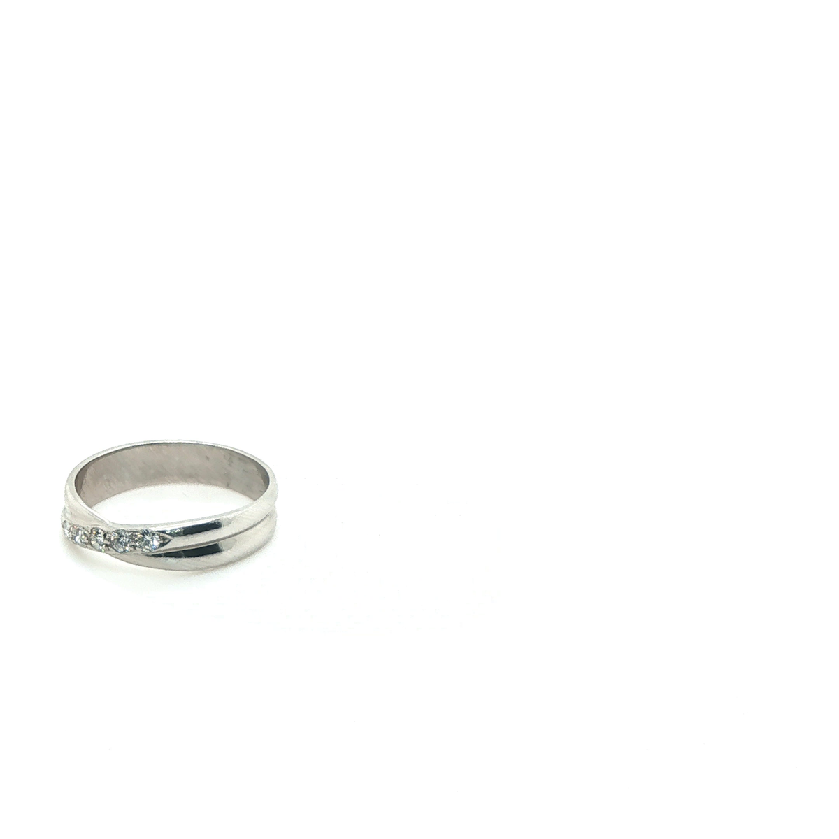 Round Brilliant Diamond Platinum Wedding Band with Engraved Interior
