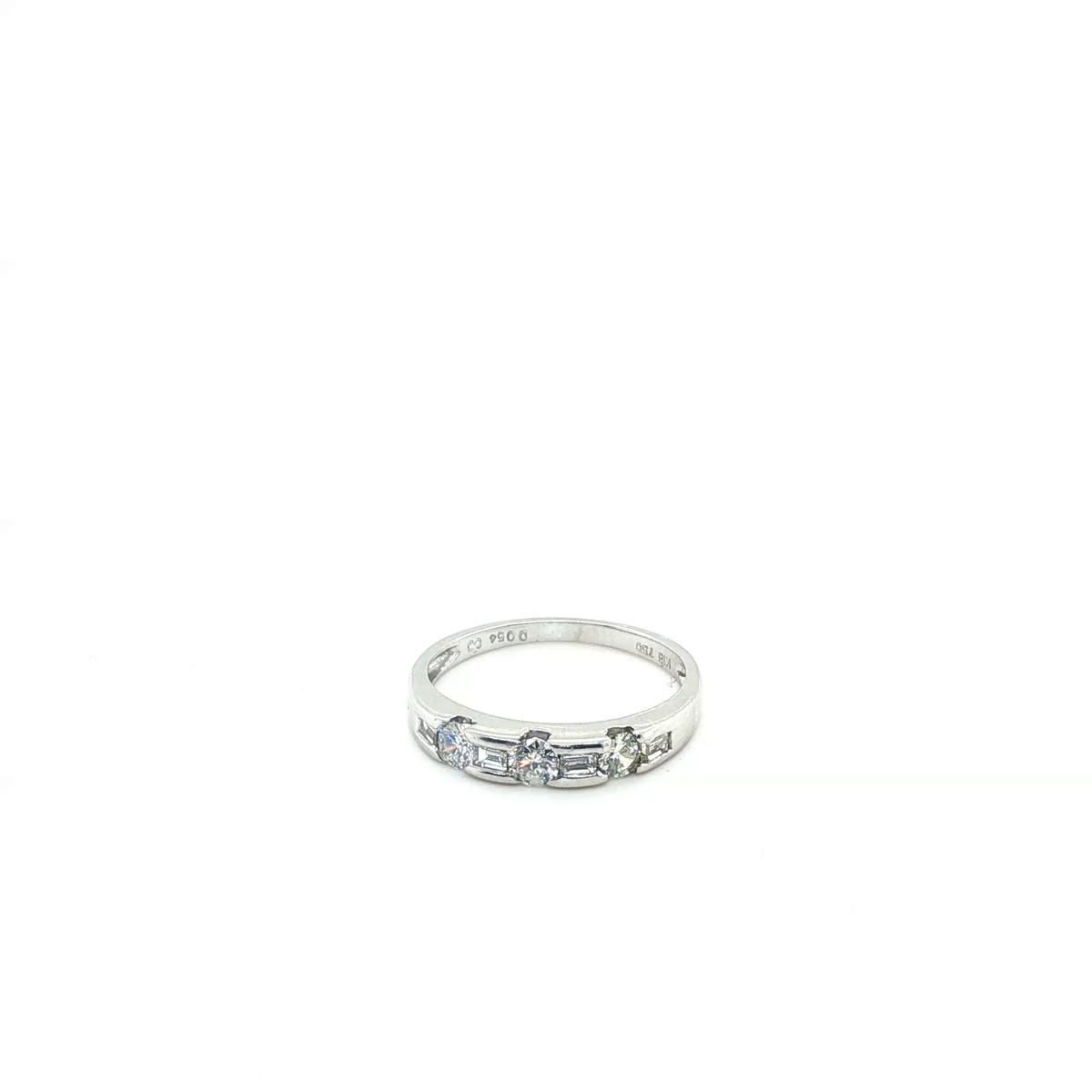 Classic Round Brilliant Cut Diamond Engagement Ring in 18k White Gold