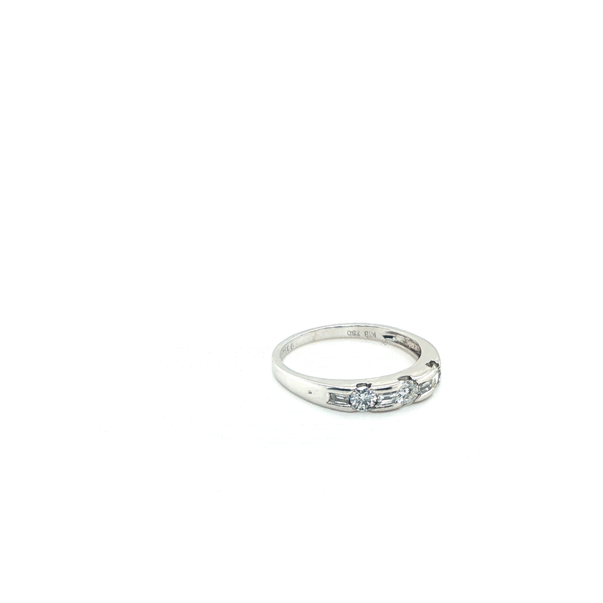 Classic Round Brilliant Cut Diamond Engagement Ring in 18k White Gold