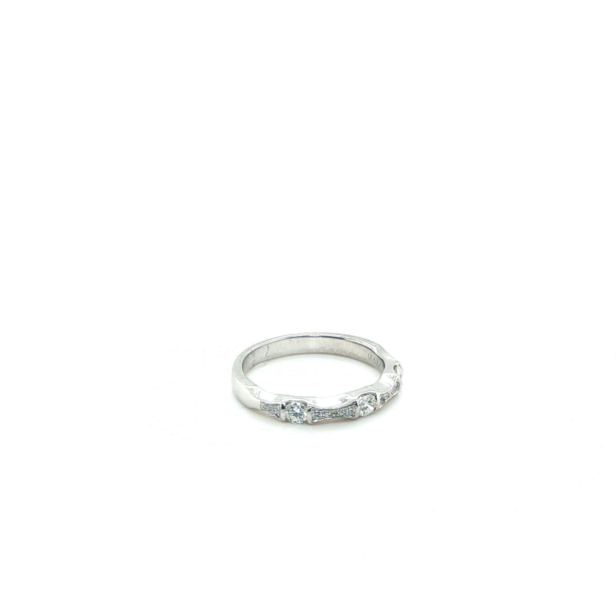 Round Brilliant Diamond Eternity Band in Polished Platinum