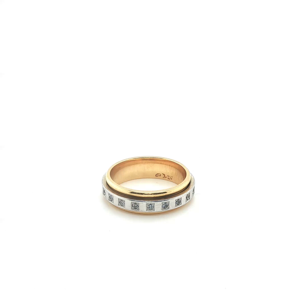 Brilliant Round Cut Diamond Yellow Gold Engraved Band Ring