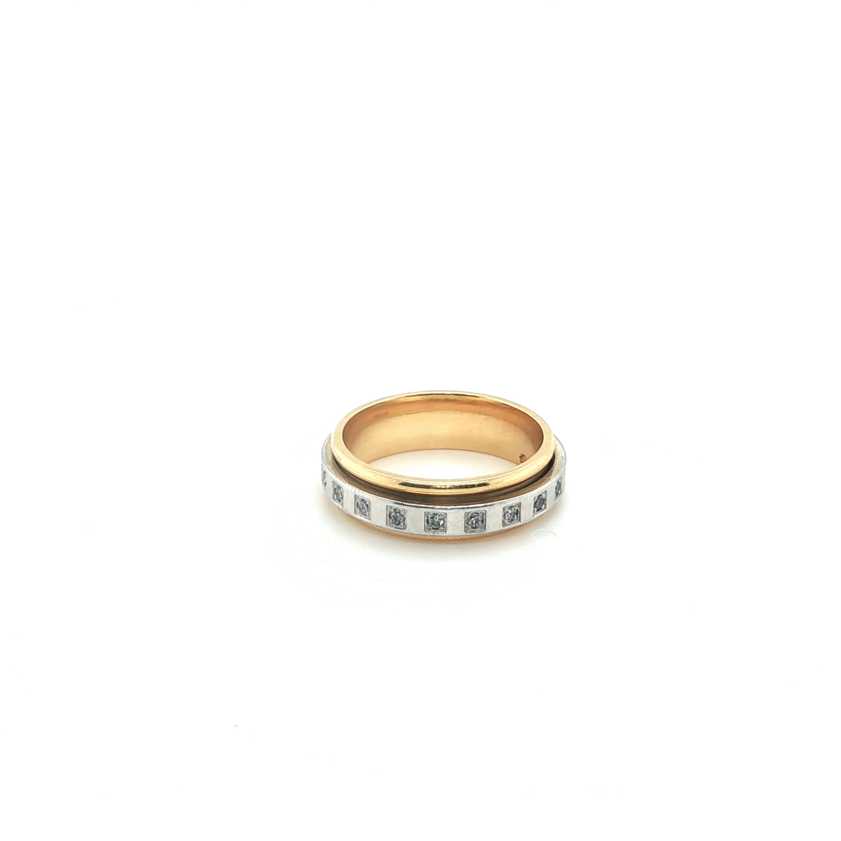 Brilliant Round Cut Diamond Yellow Gold Engraved Band Ring