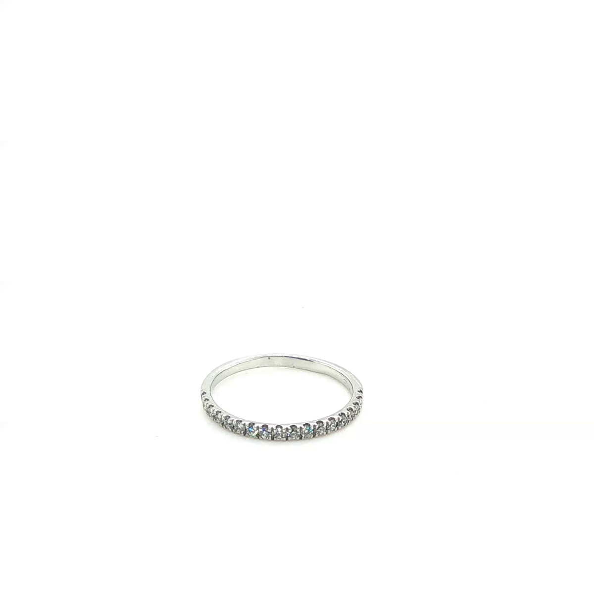 Classic Round Brilliant Diamond Eternity Ring in High-Polish Platinum