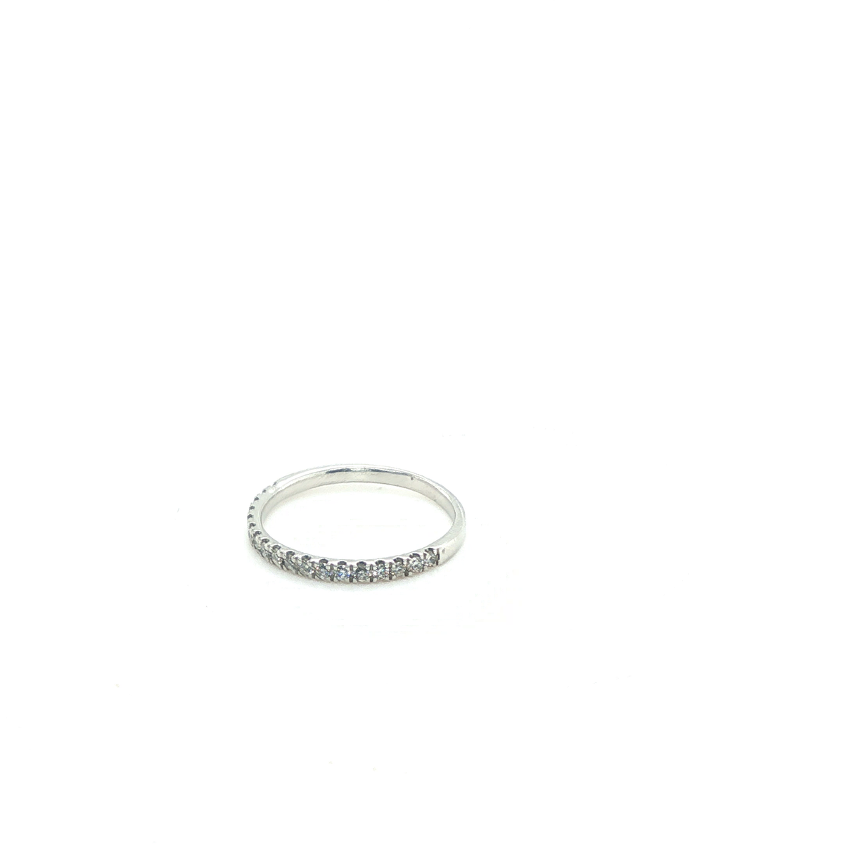 Classic Round Brilliant Diamond Eternity Ring in High-Polish Platinum